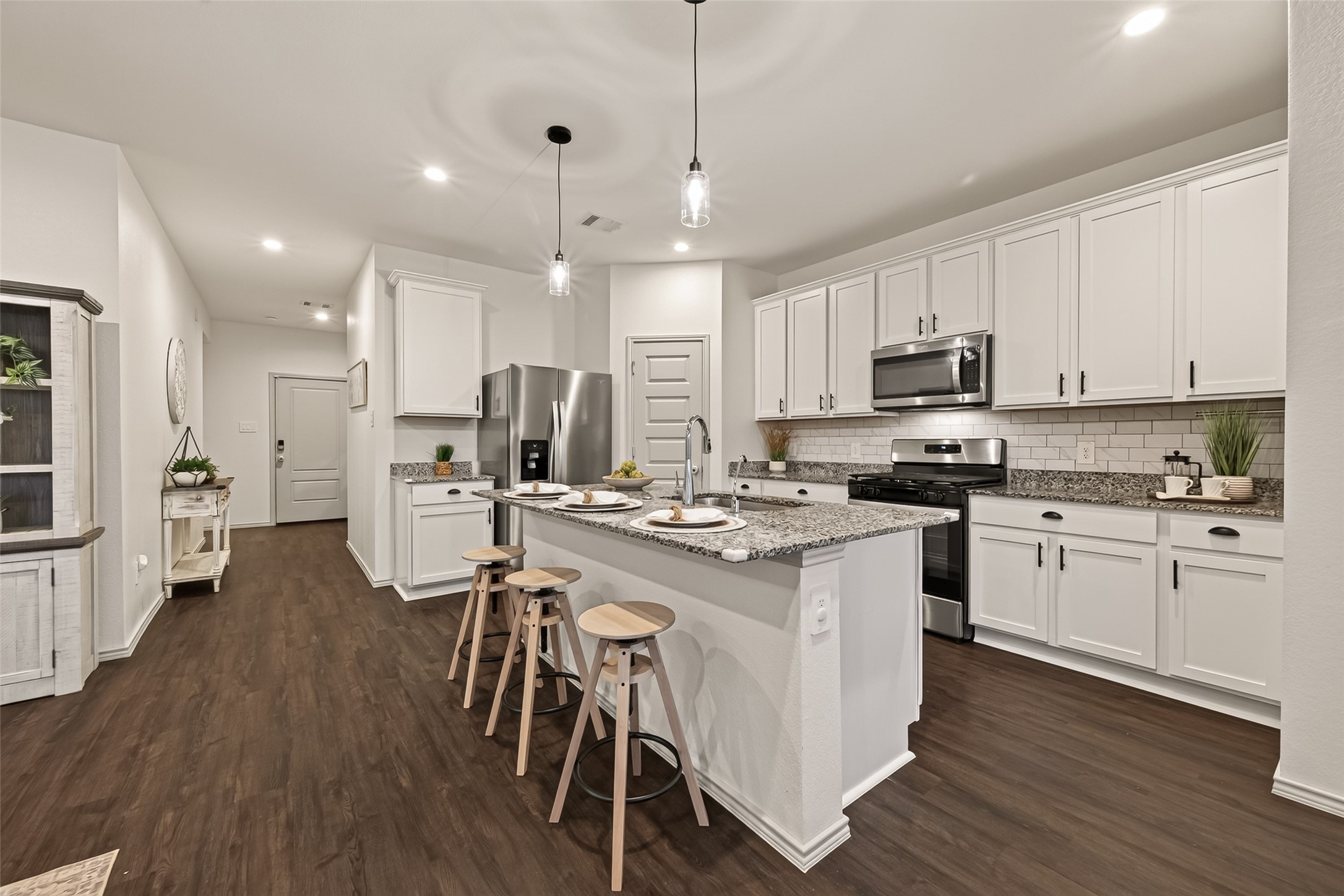 9713 Wall Street Property Photo 5