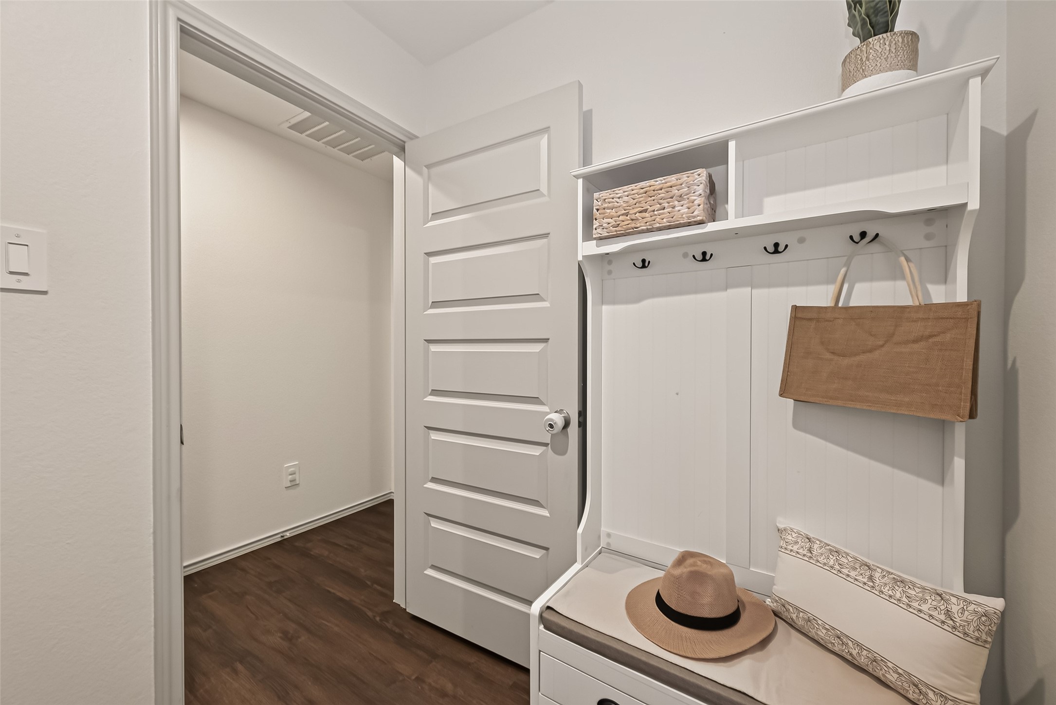 9713 Wall Street Property Photo 10