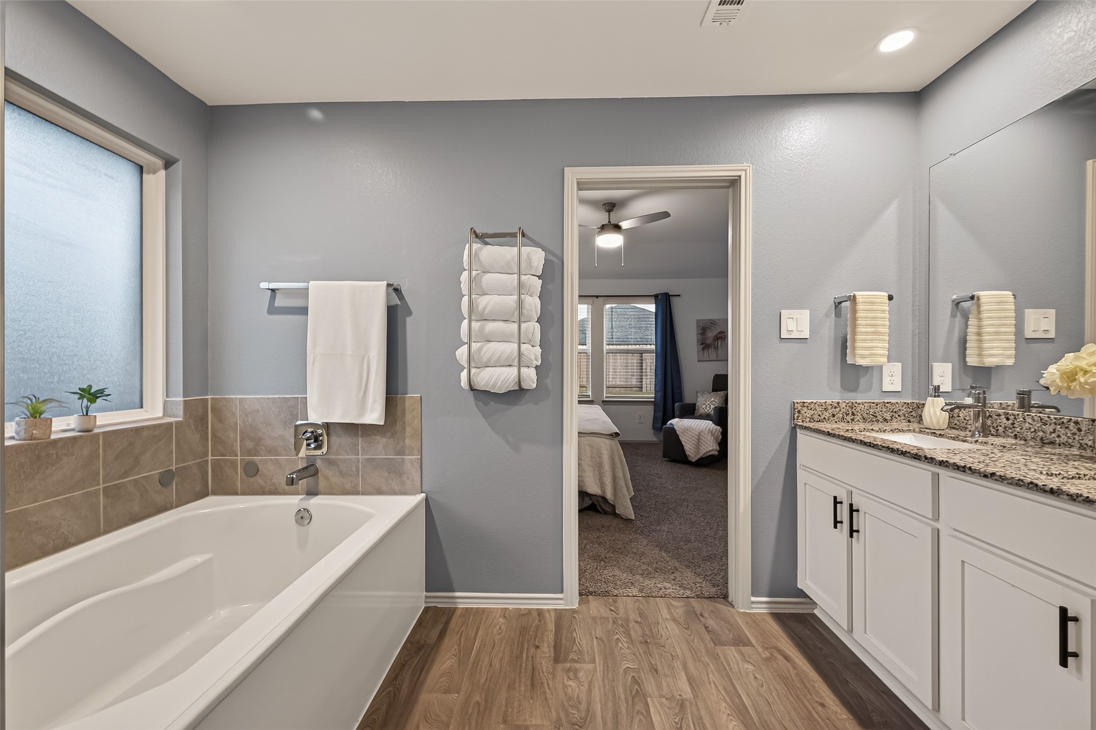 9713 Wall Street Property Photo 13