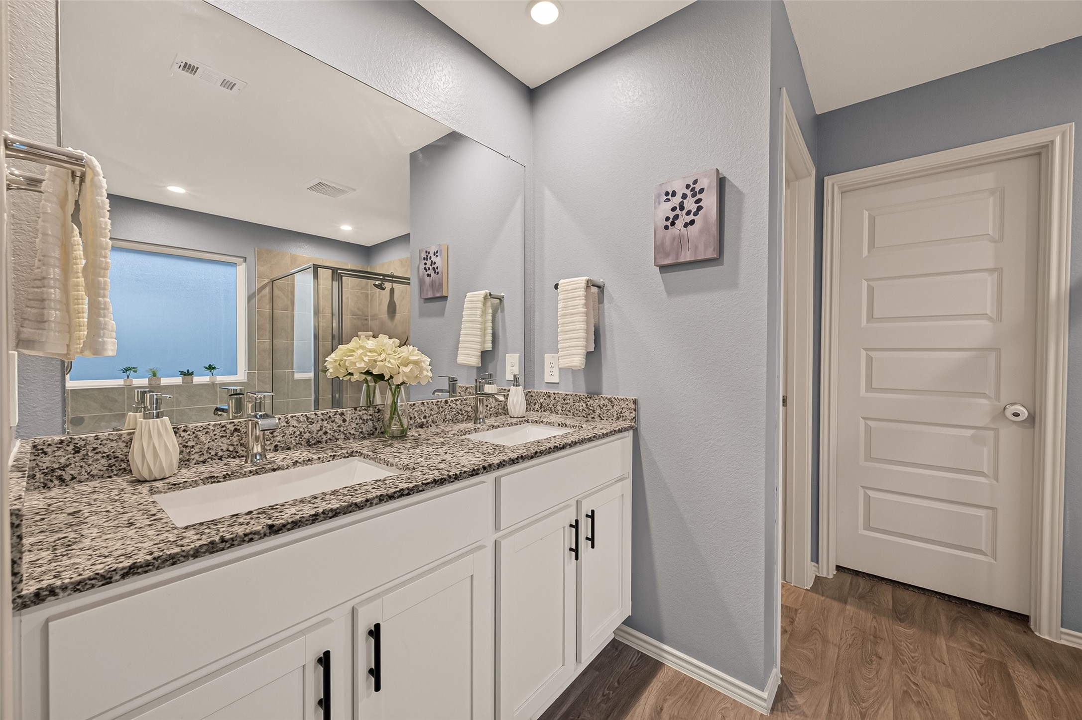 9713 Wall Street Property Photo 14