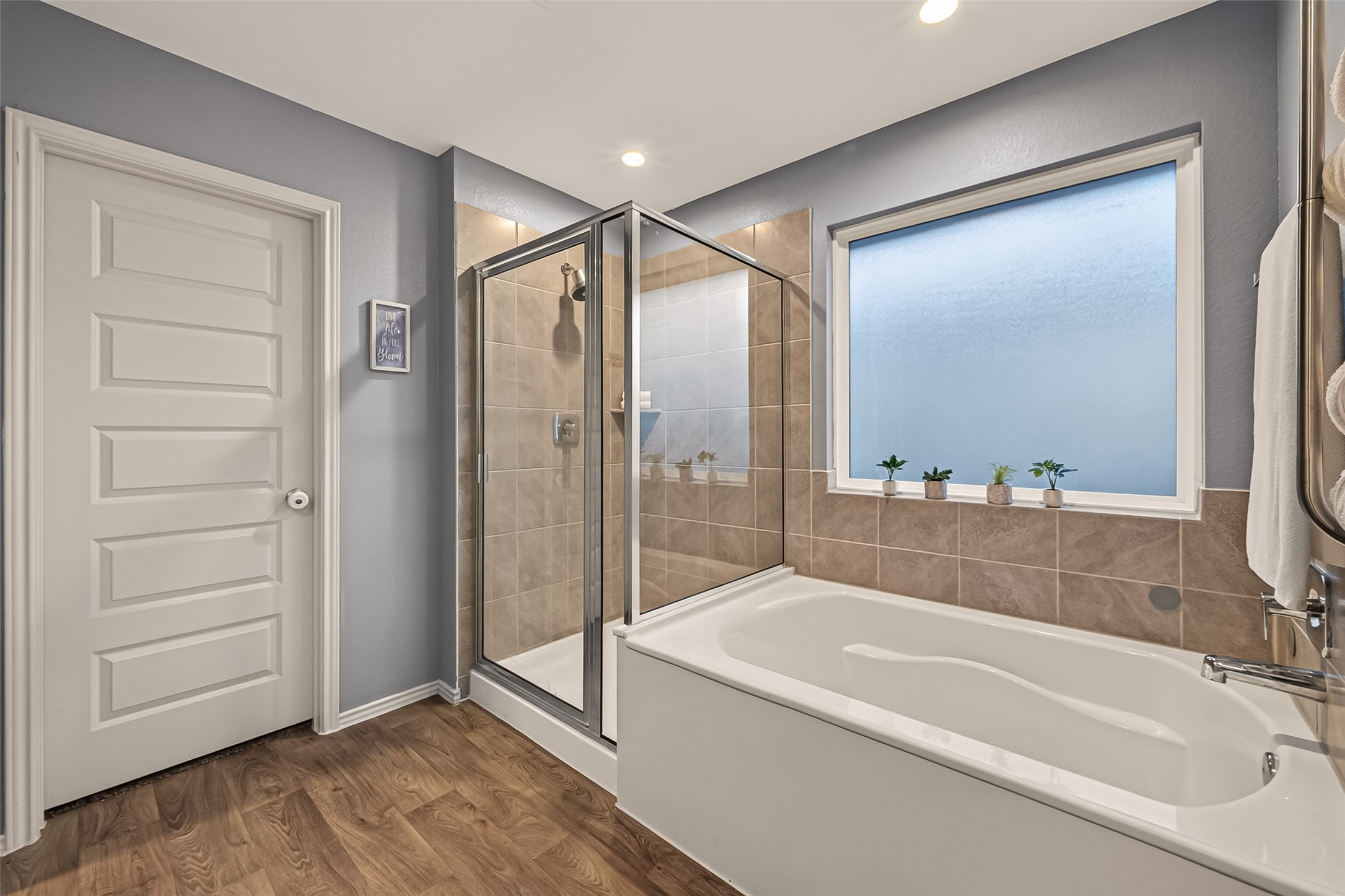 9713 Wall Street Property Photo 15