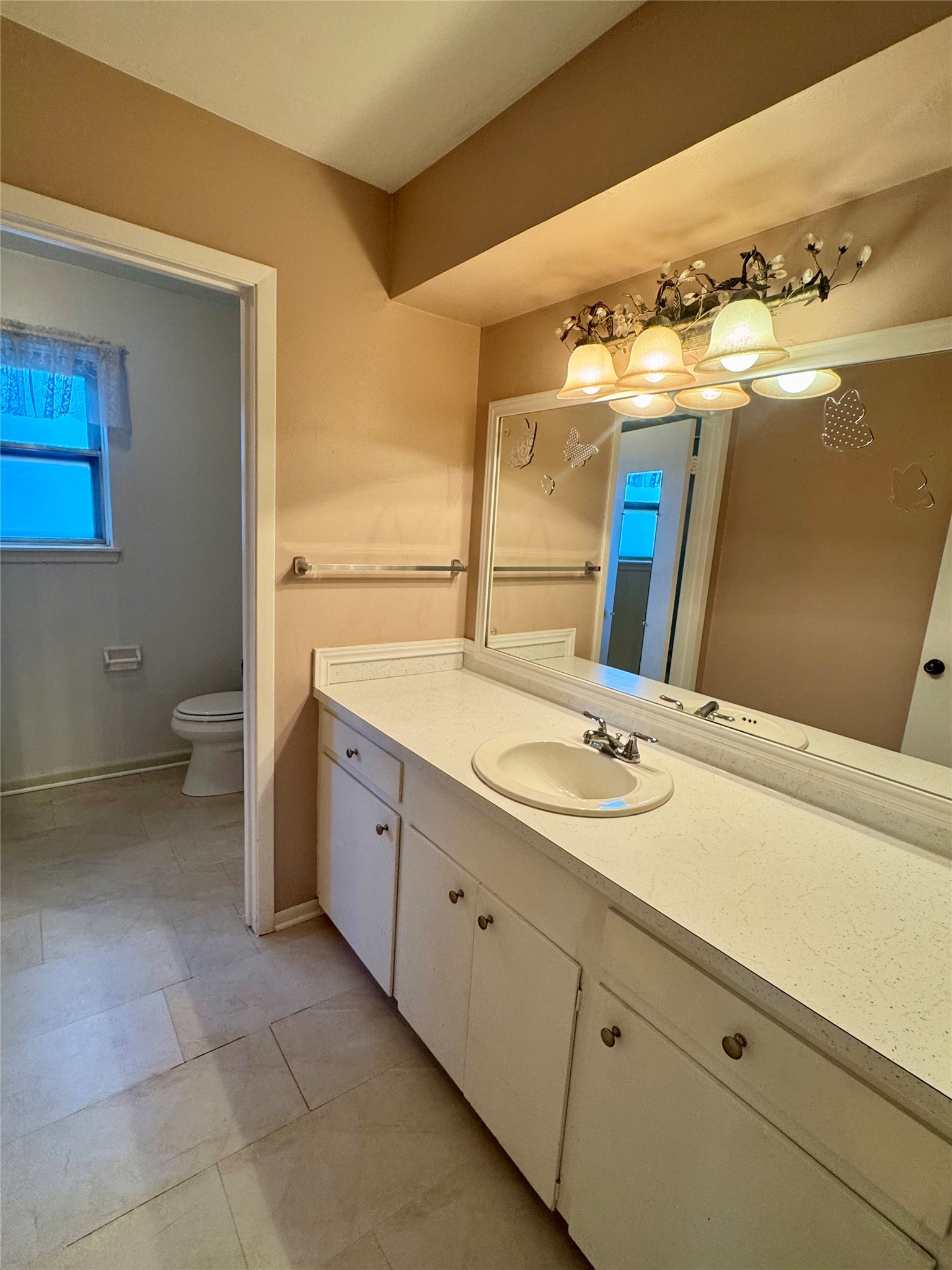 426 Shadow Creek Drive Property Photo 9