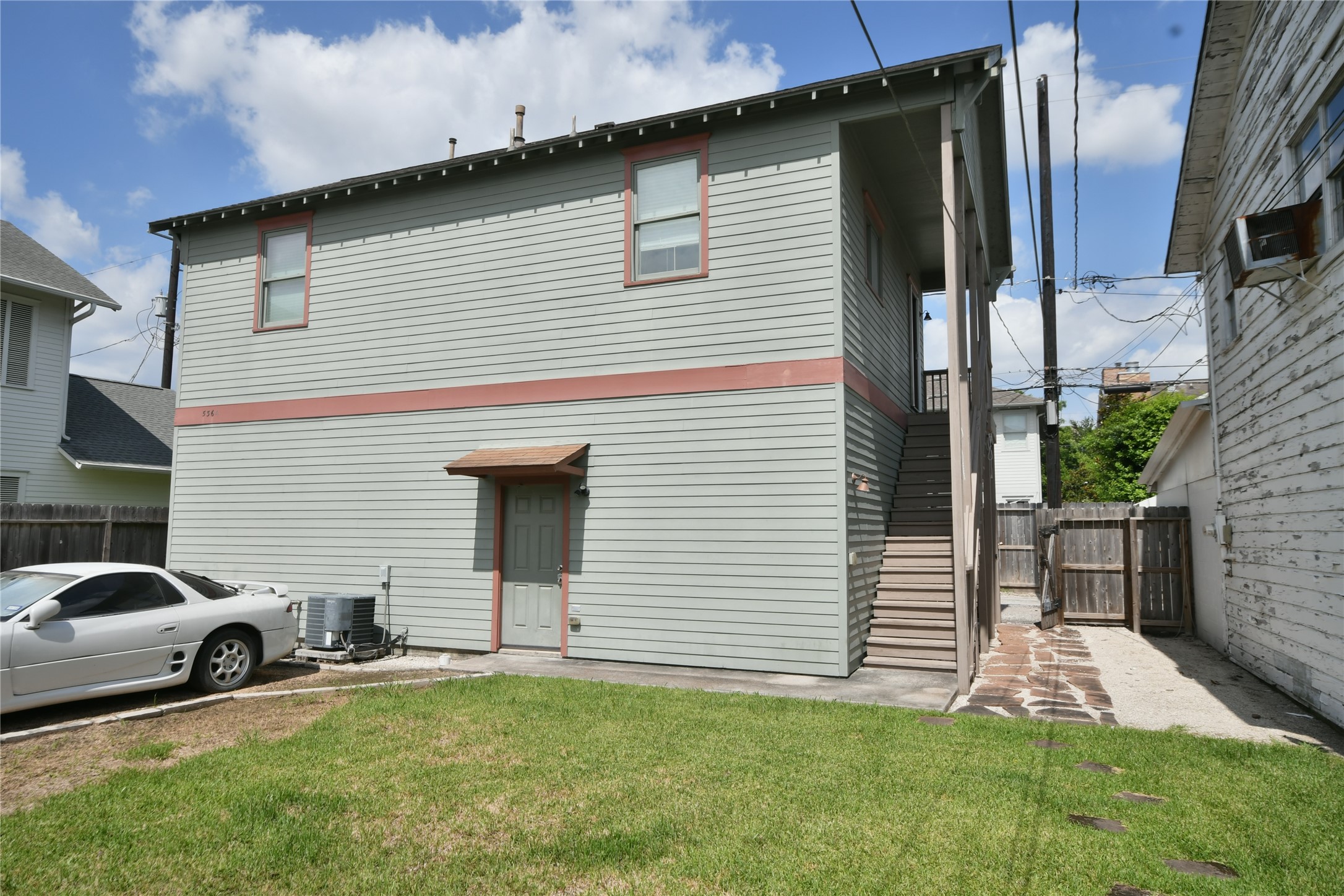 536 Columbia A Property Photo 1