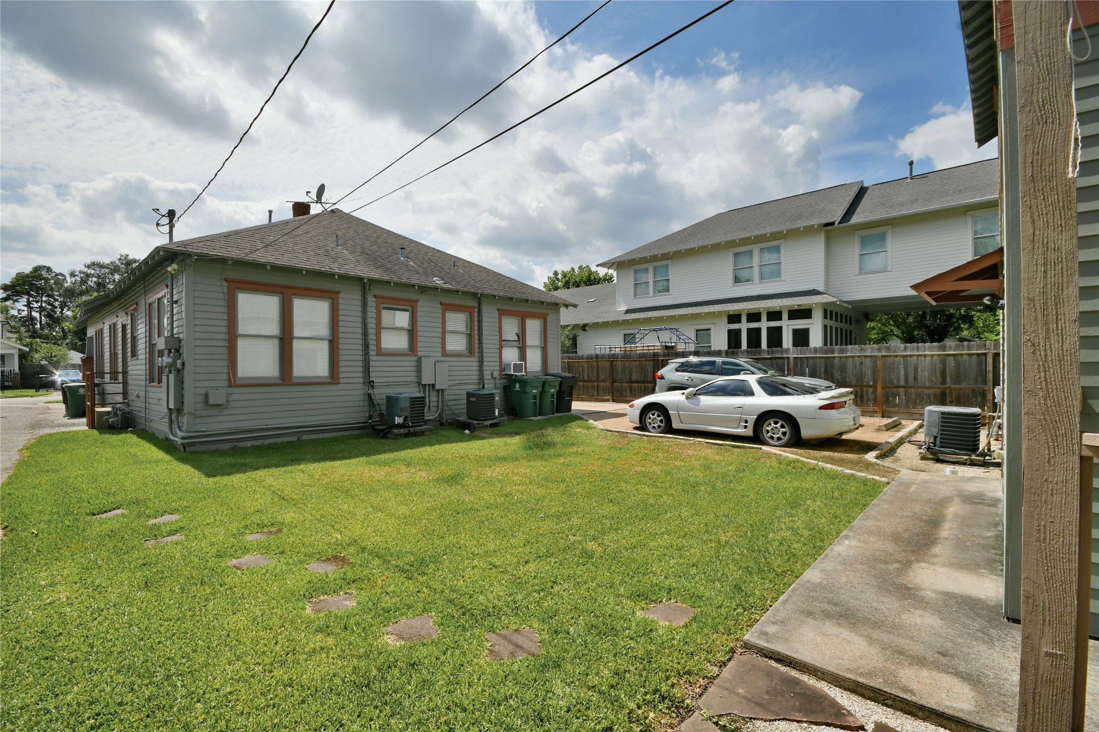 536 Columbia A Property Photo 4