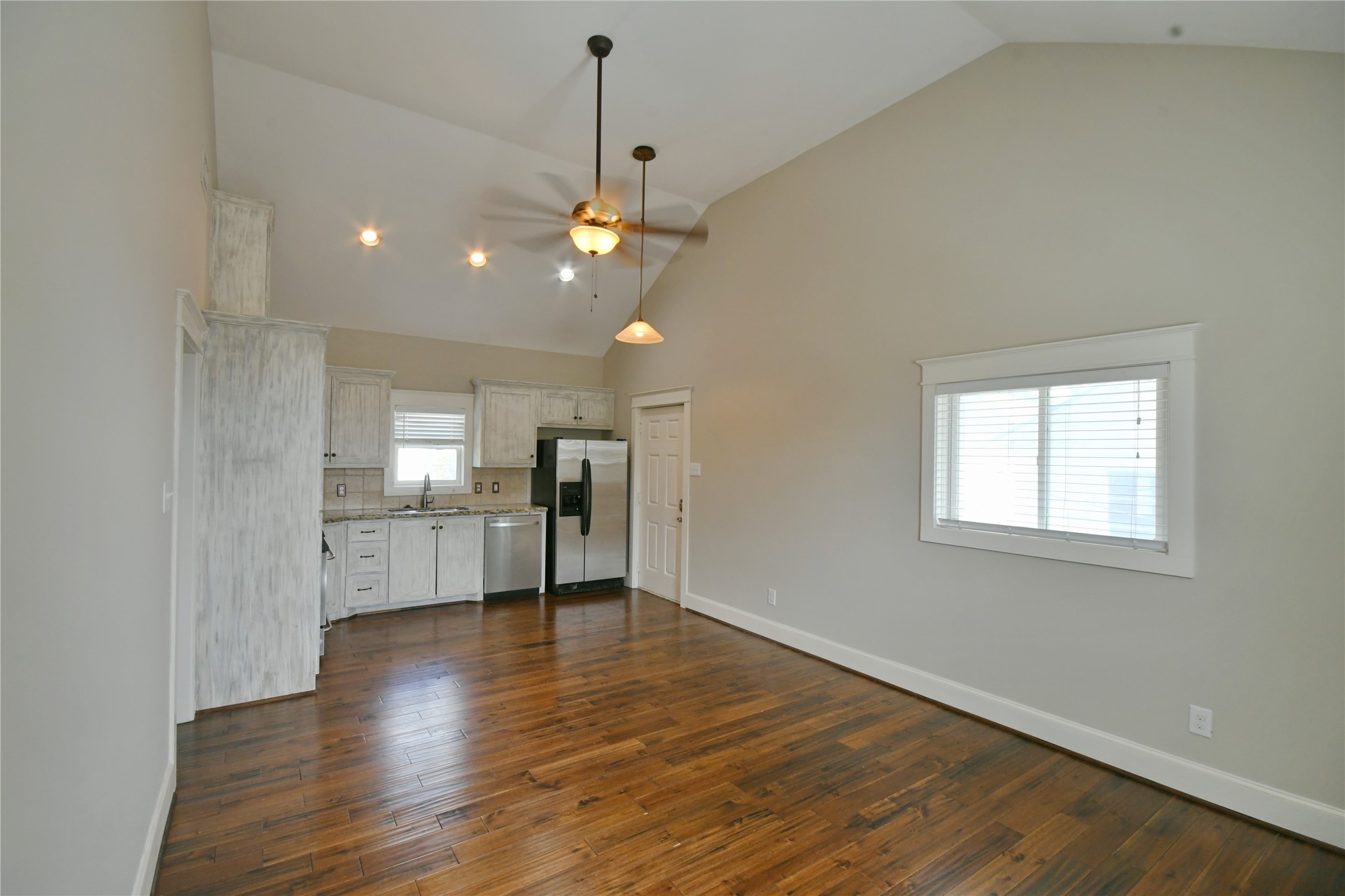 536 Columbia A Property Photo 5
