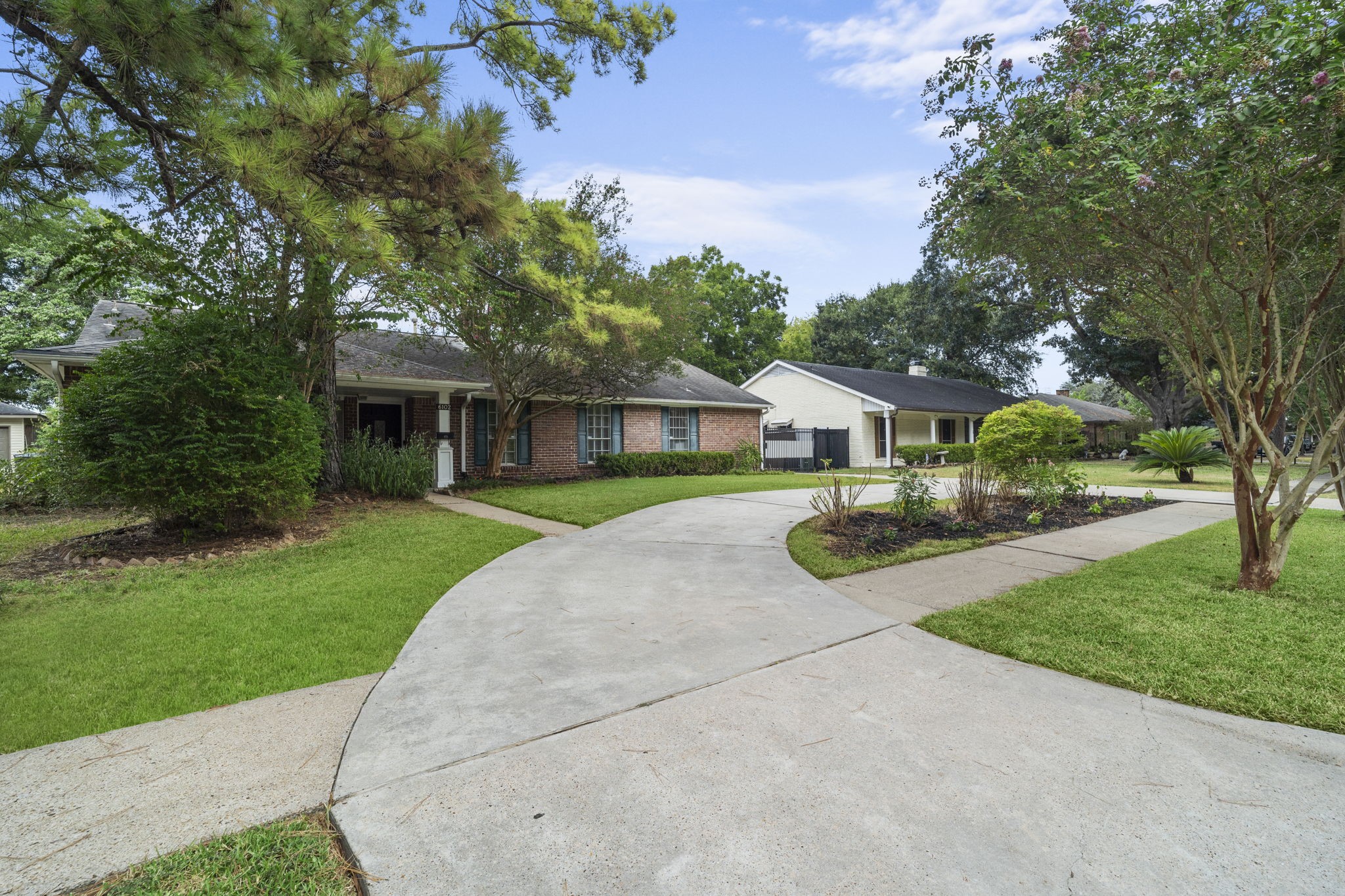 6102 Redding Road Property Photo 3