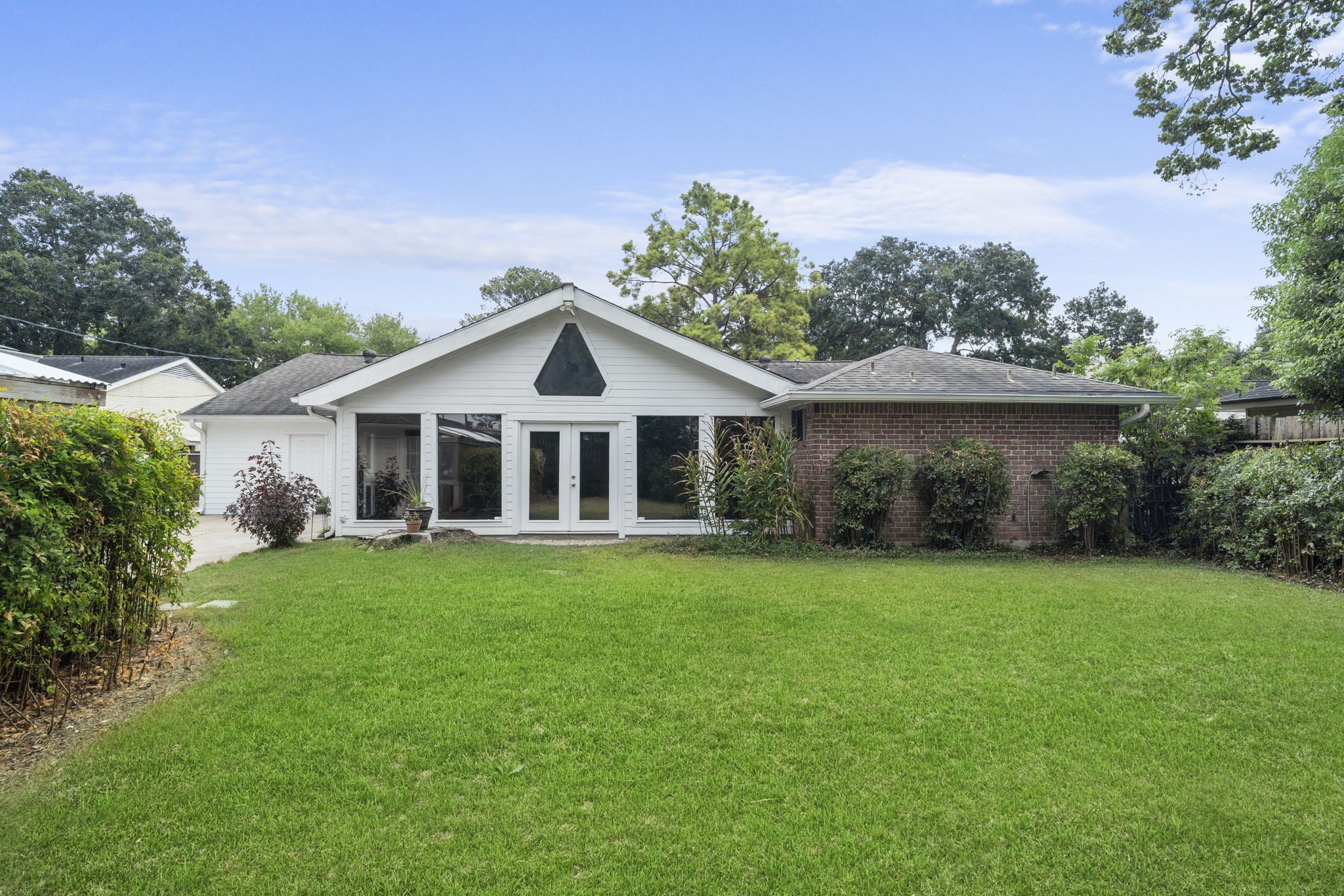 6102 Redding Road Property Photo 4