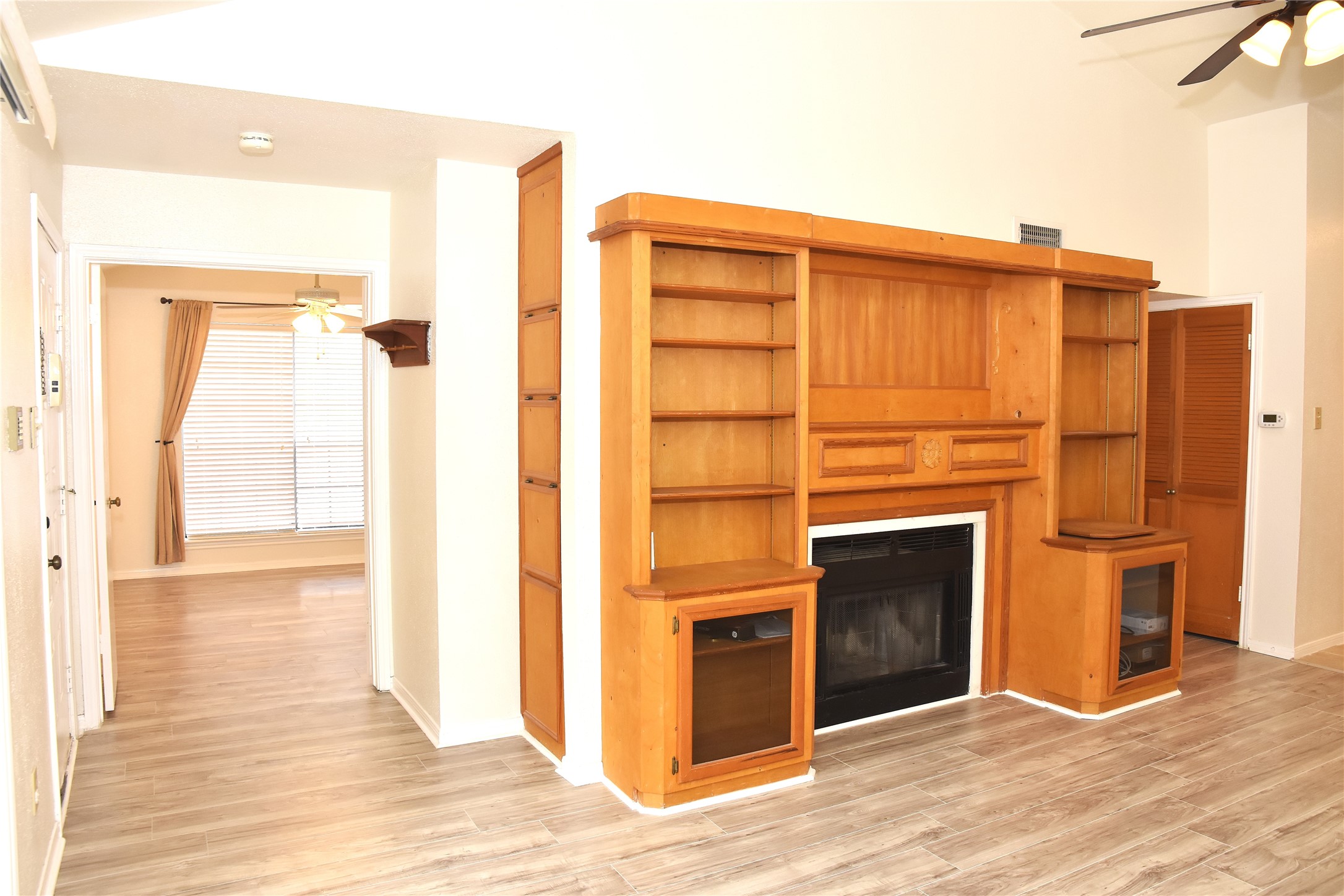 2121 El Paseo Street 2000 Property Photo 6