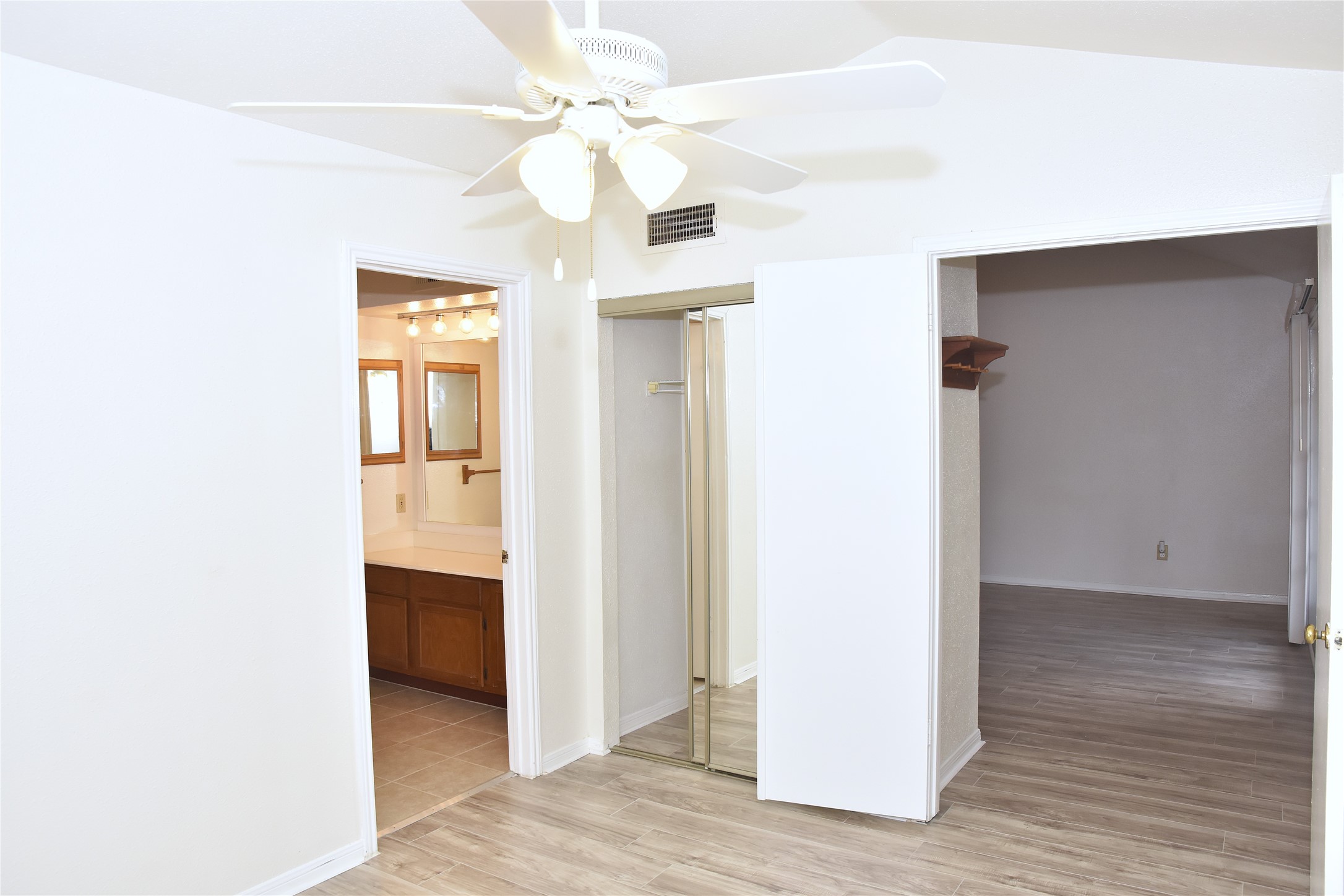 2121 El Paseo Street 2000 Property Photo 18