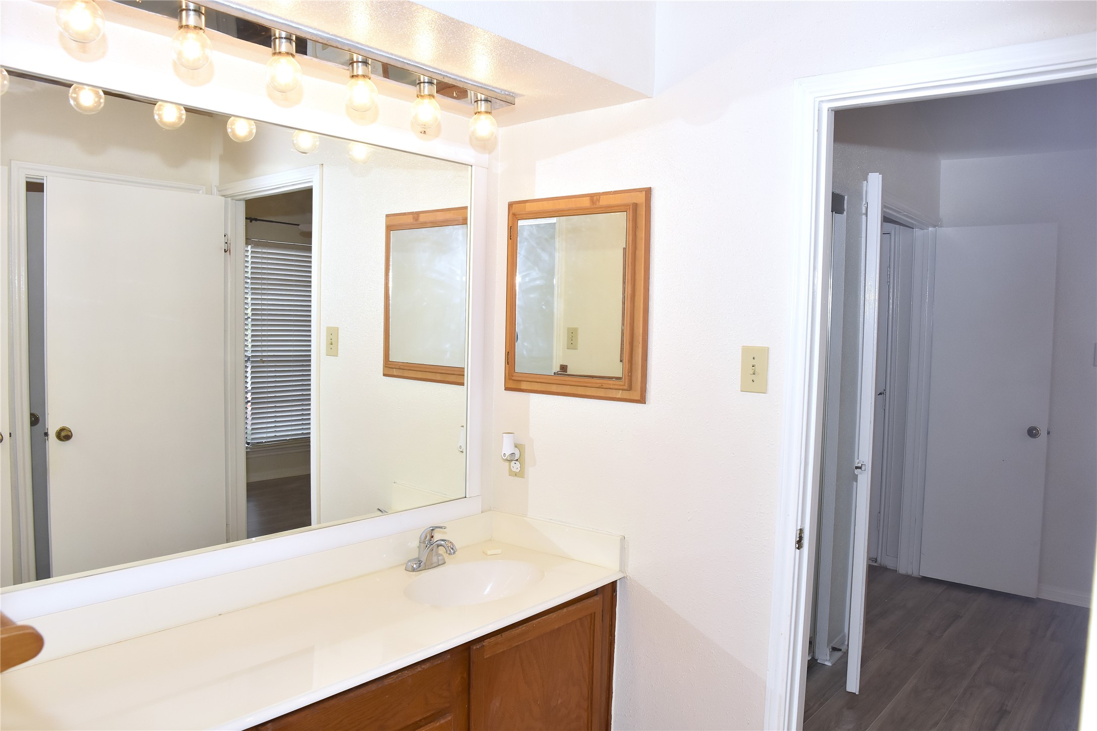 2121 El Paseo Street 2000 Property Photo 21