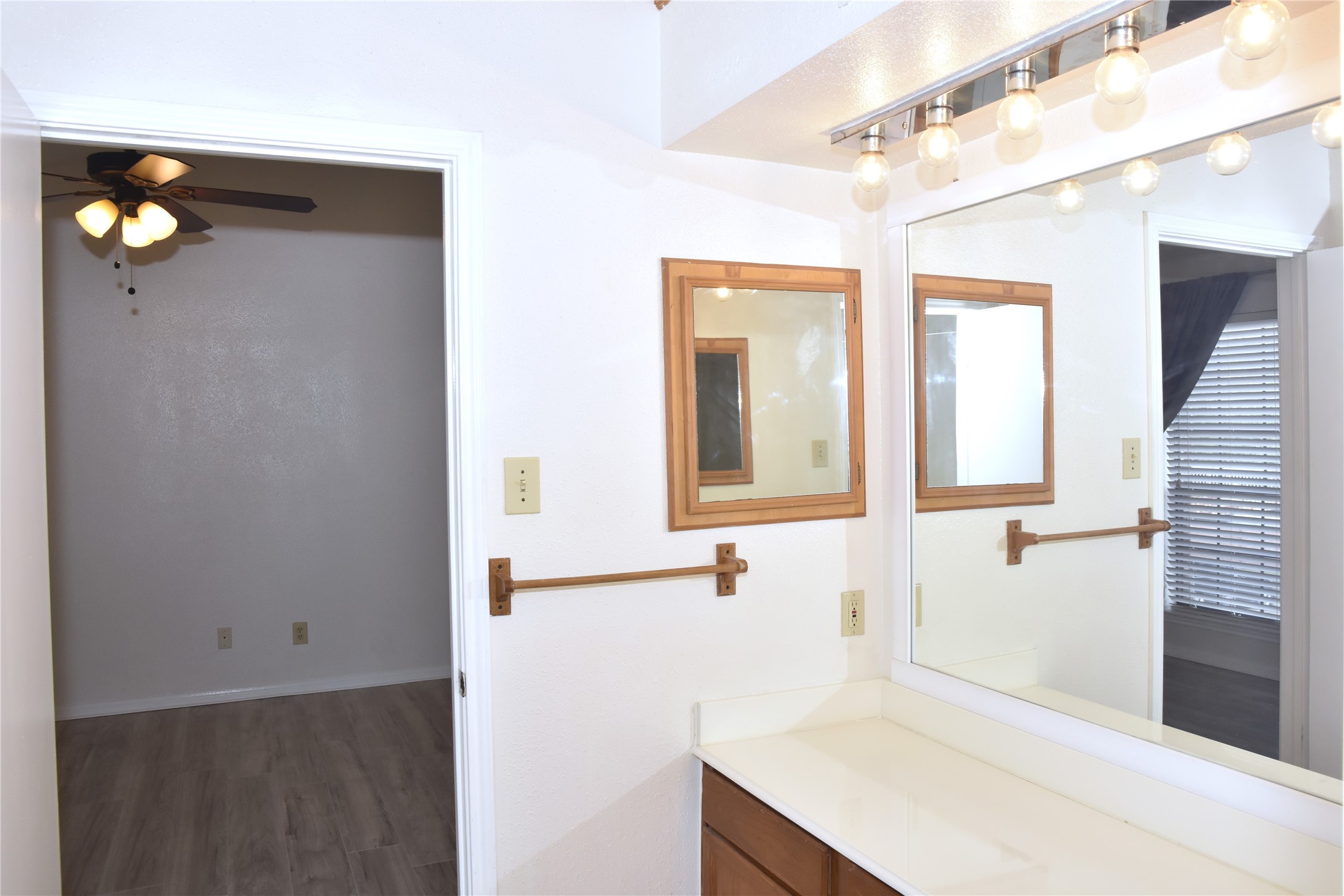 2121 El Paseo Street 2000 Property Photo 22