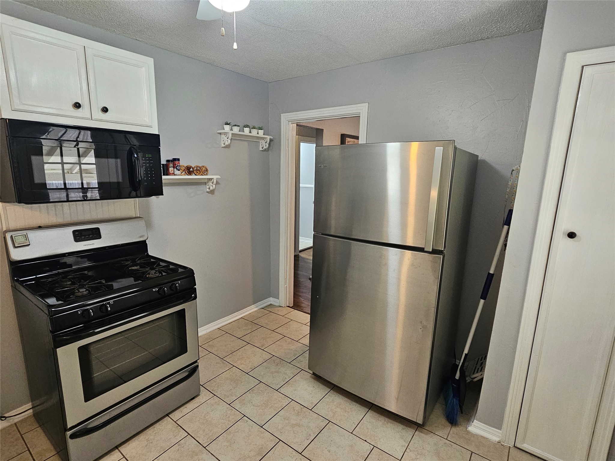 125 E 6th Street Property Photo 7
