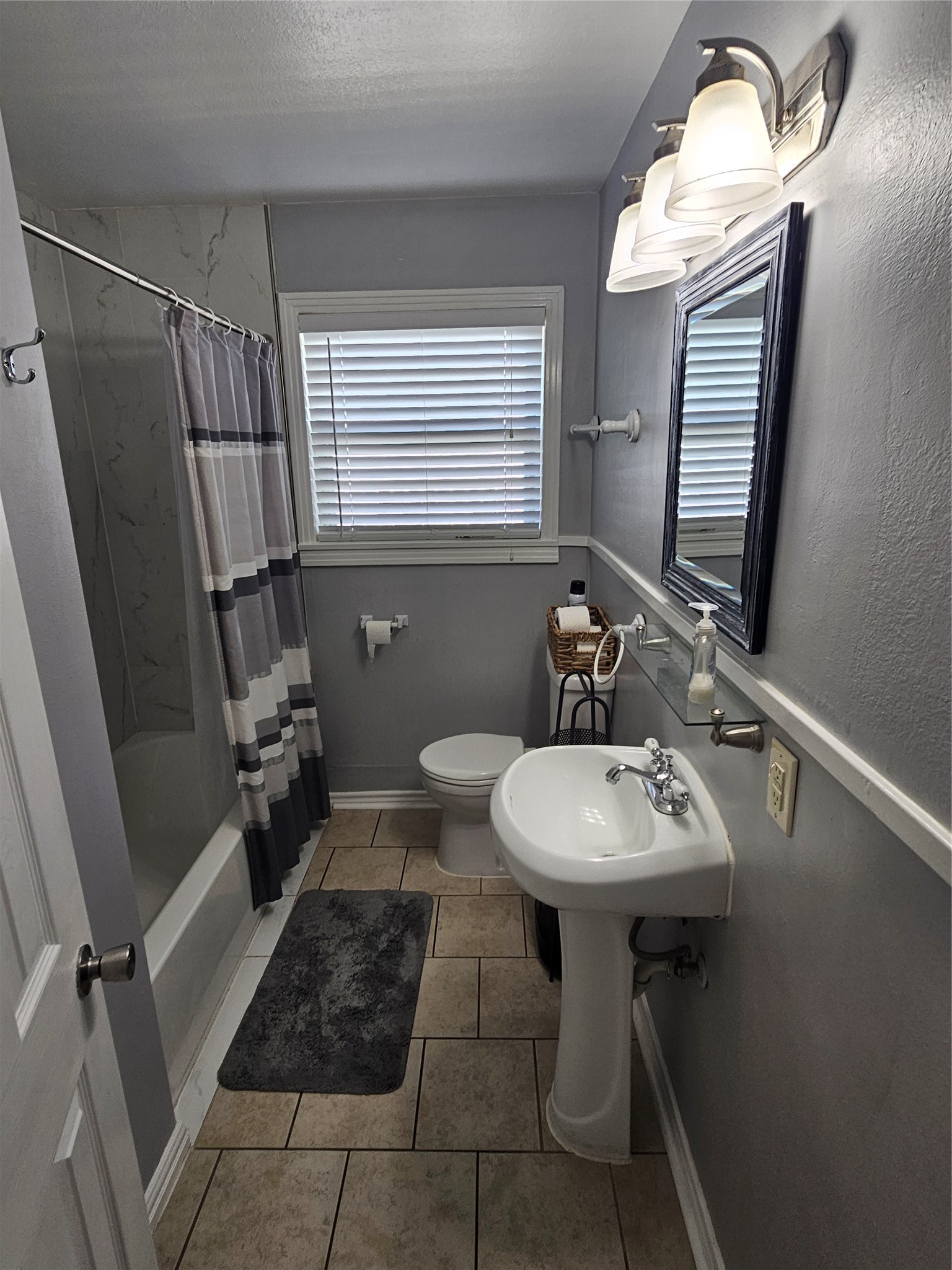 125 E 6th Street Property Photo 9