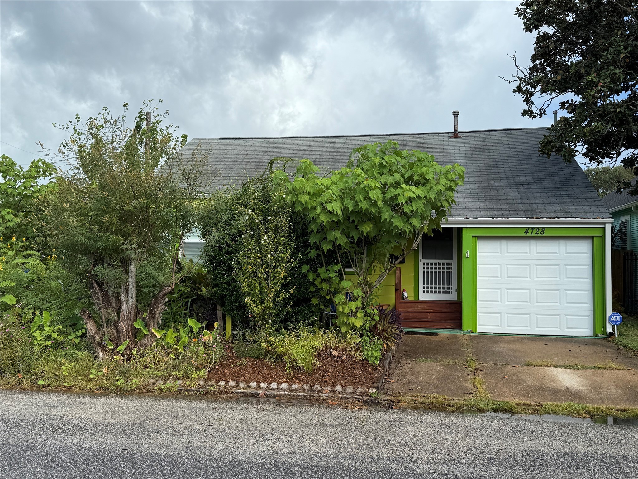4728 Avenue R Property Photo 1