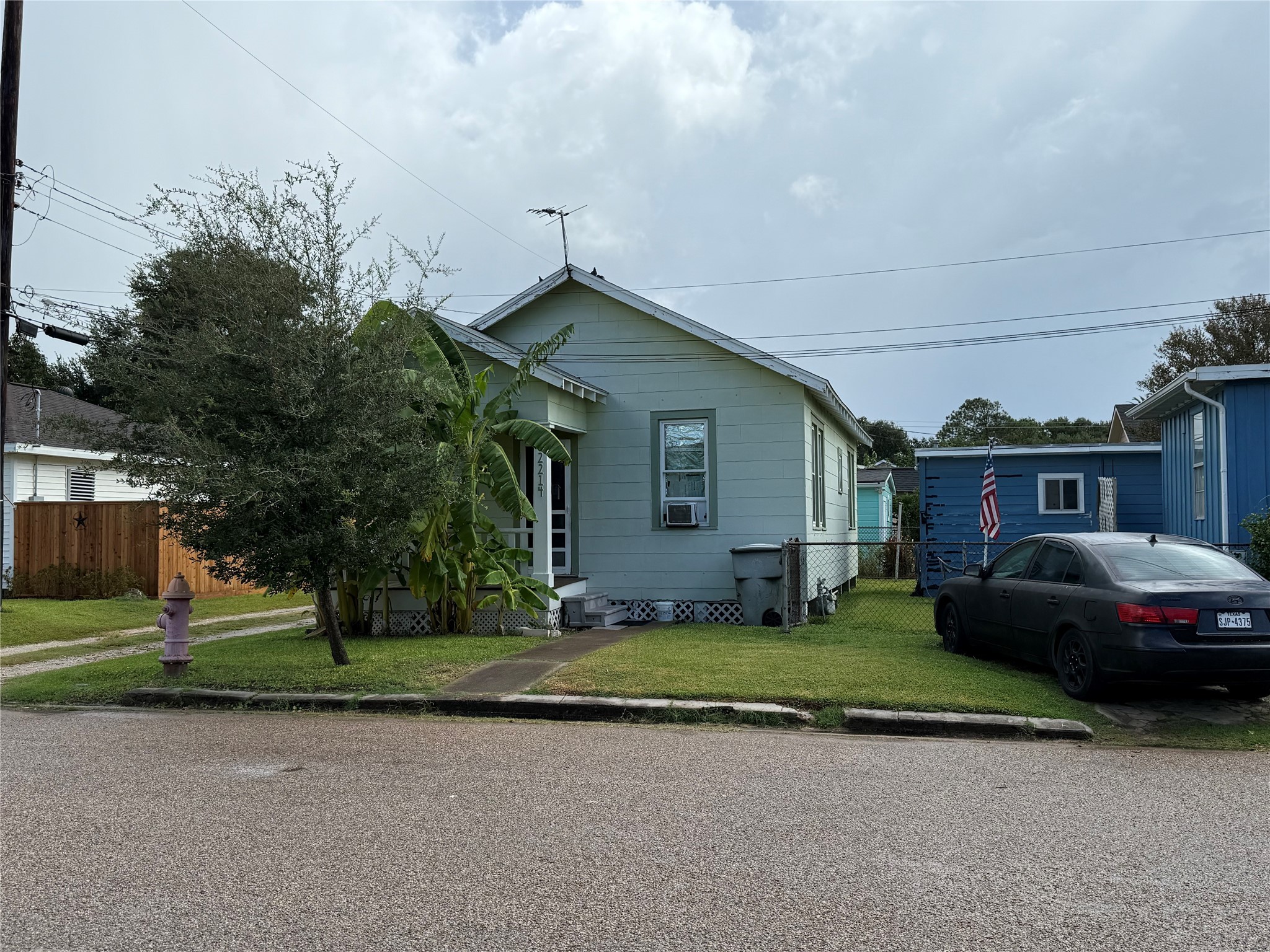 4728 Avenue R Property Photo 4