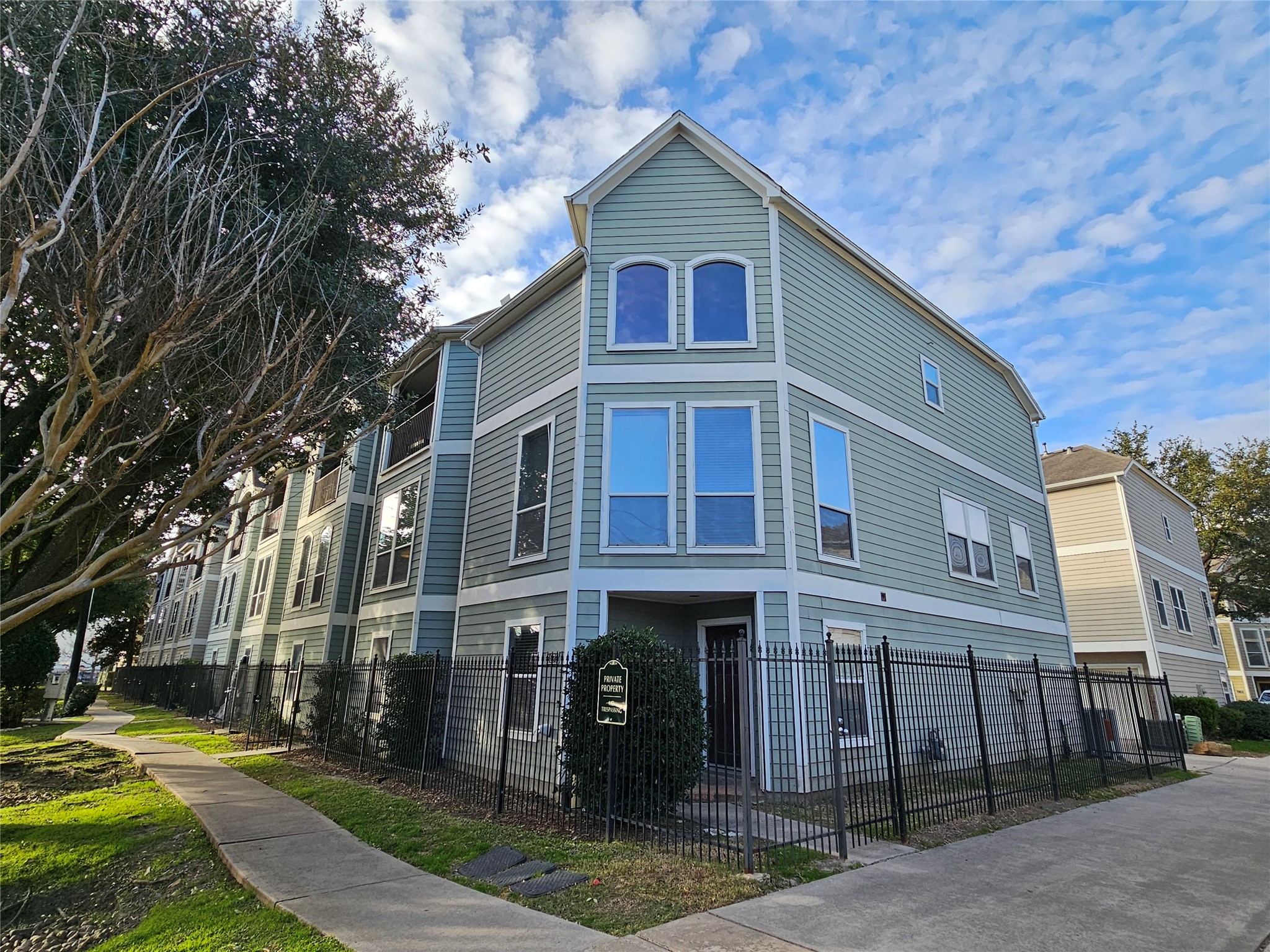 1271 W 17th Street Property Photo 1