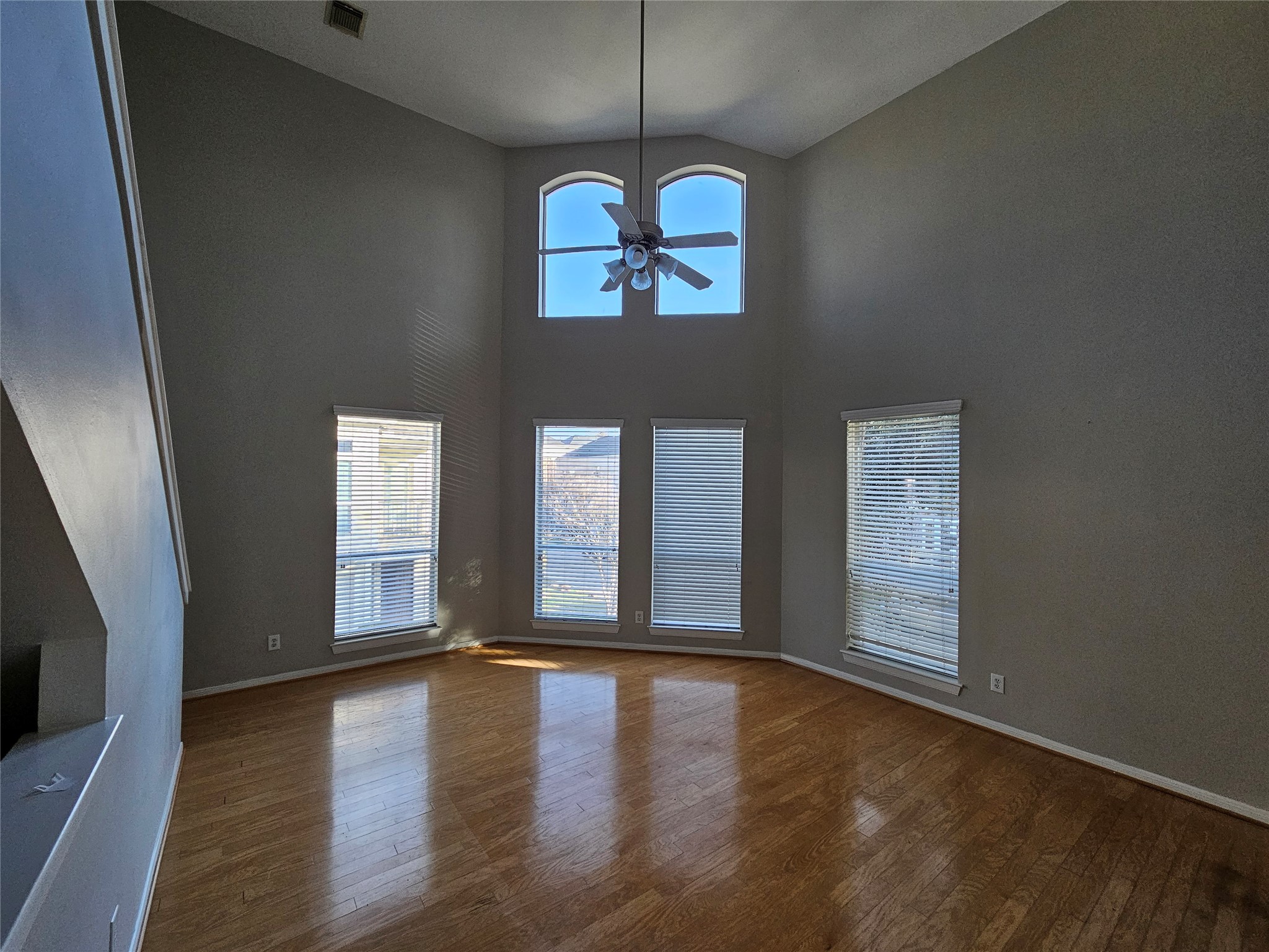 1271 W 17th Street Property Photo 4