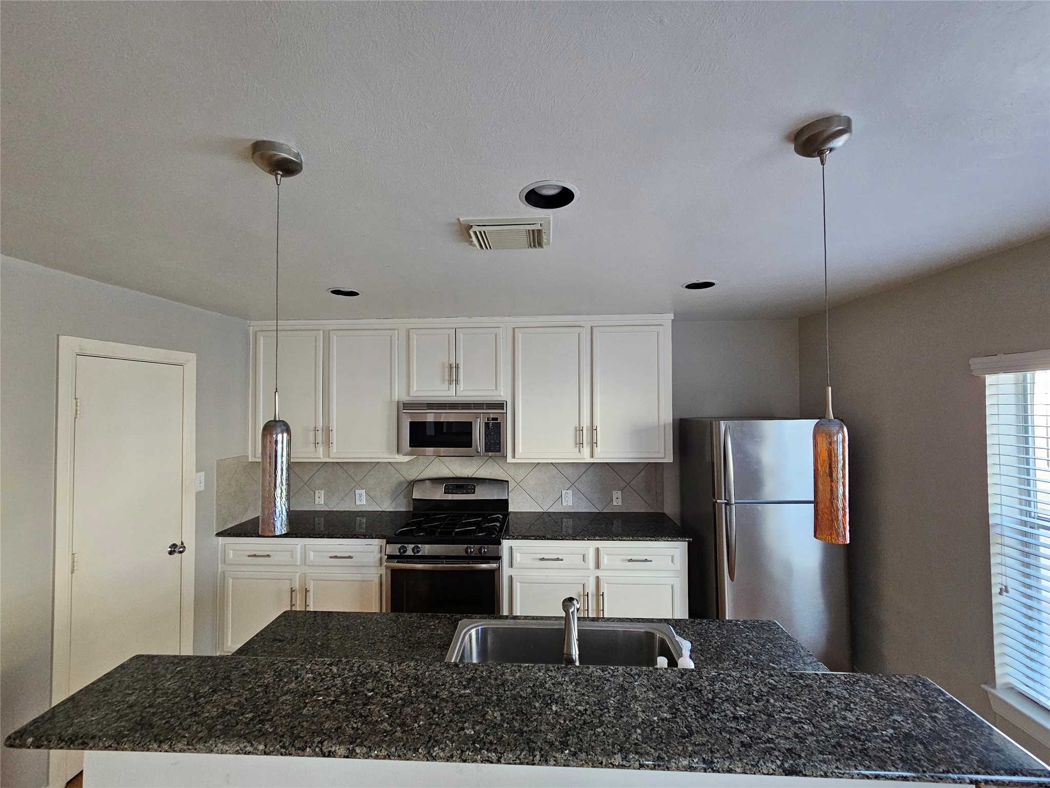 1271 W 17th Street Property Photo 6