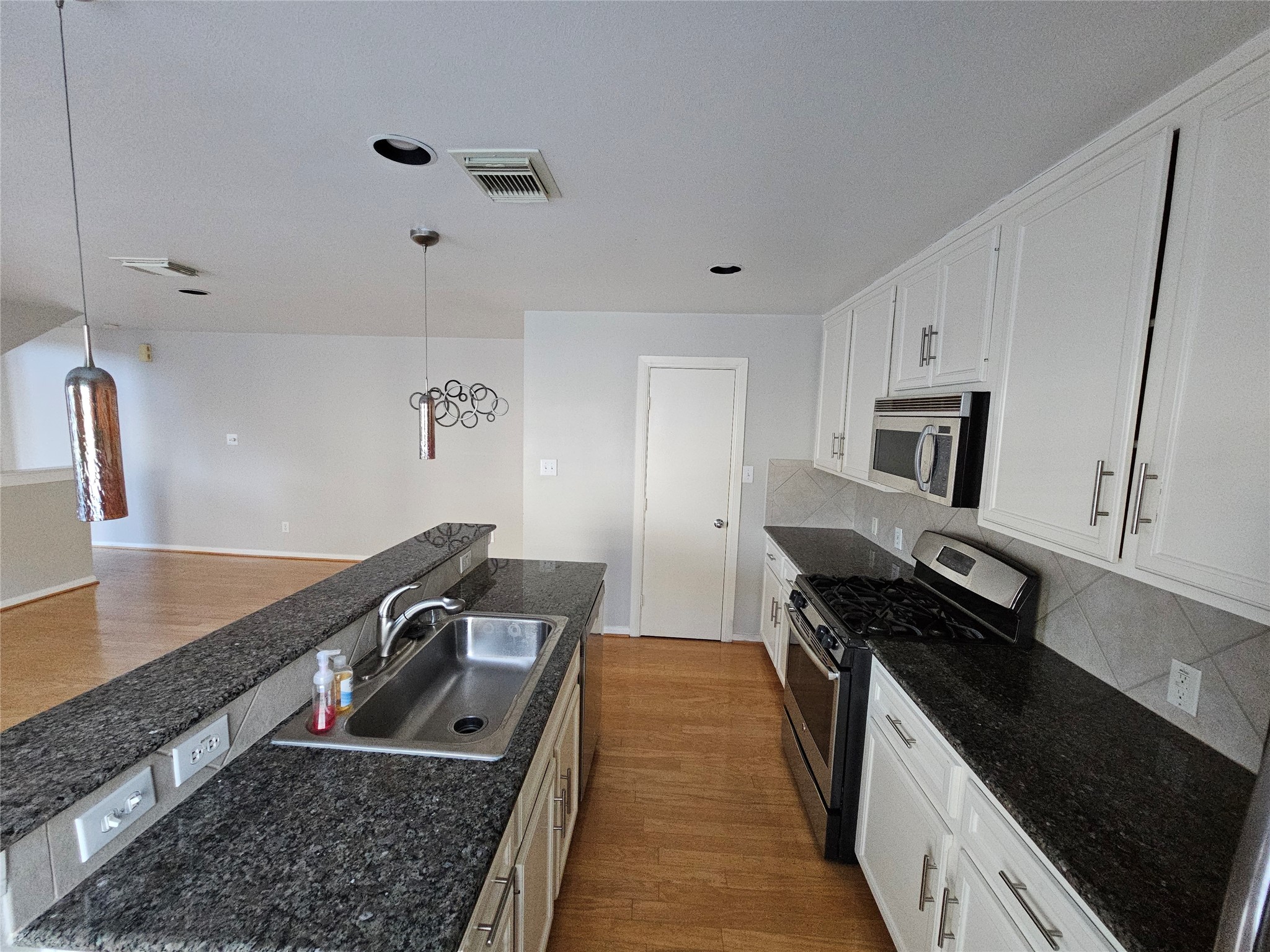 1271 W 17th Street Property Photo 8