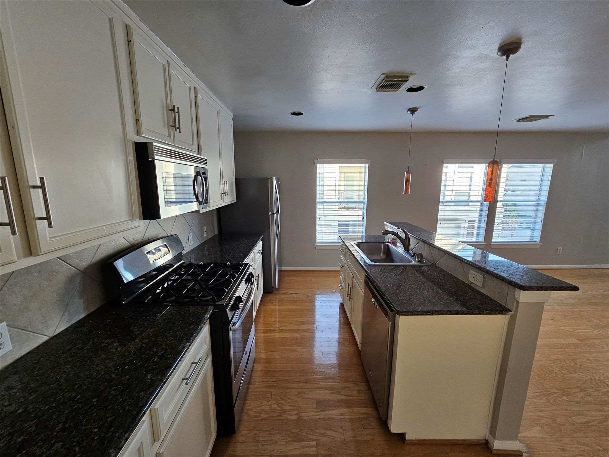 1271 W 17th Street Property Photo 11