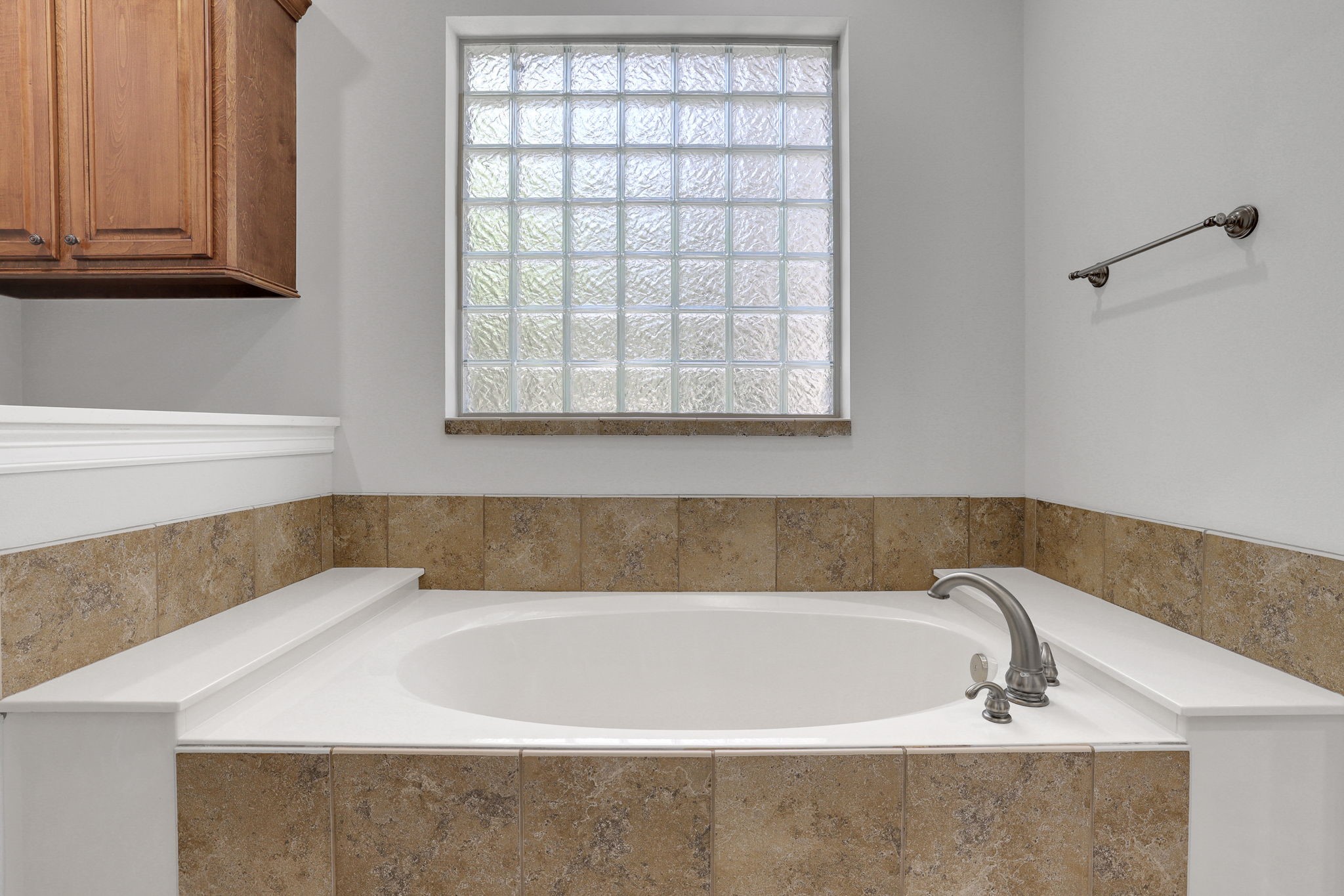 270 Lake Grove Drive Property Photo 11