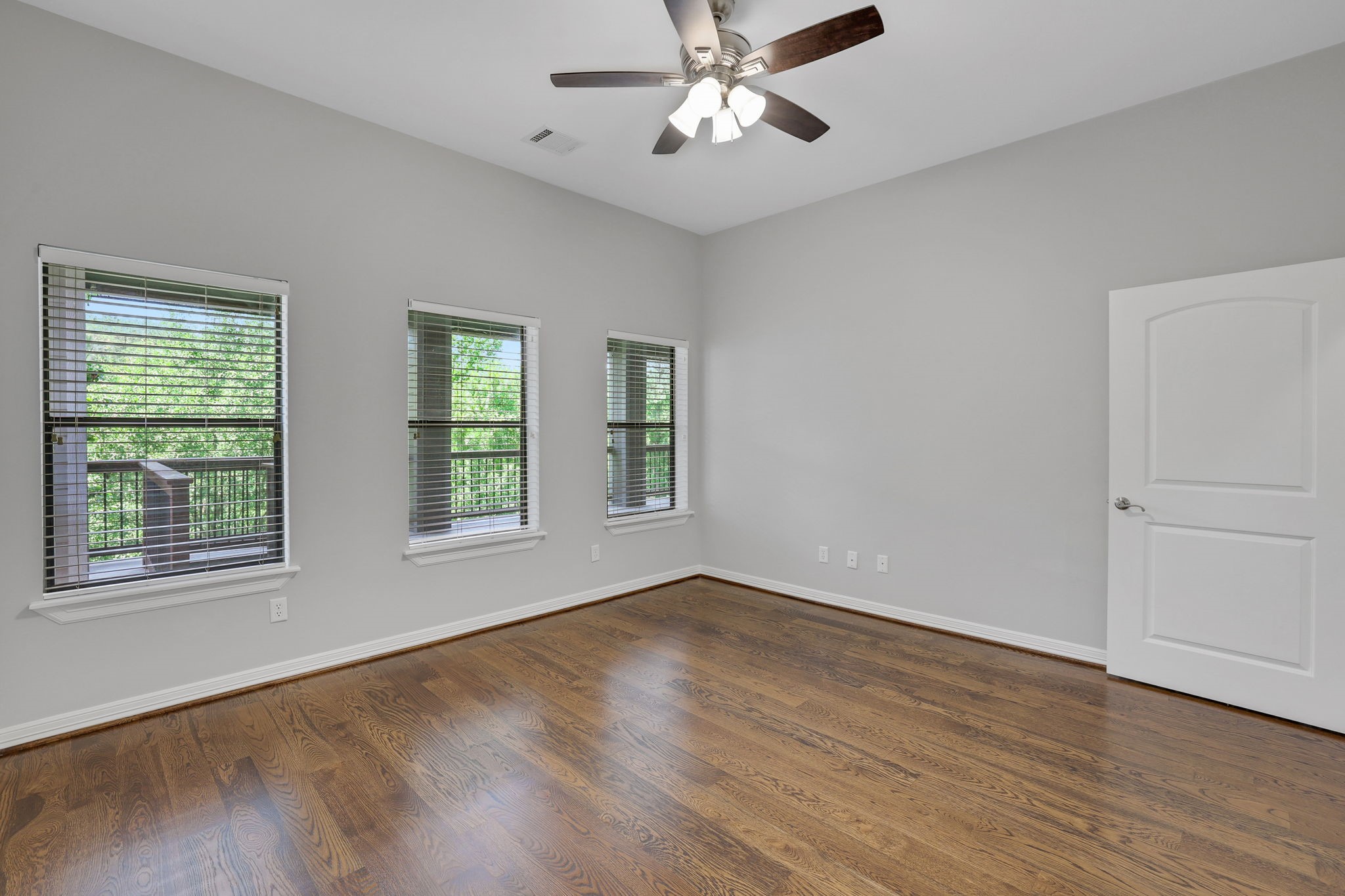 270 Lake Grove Drive Property Photo 20