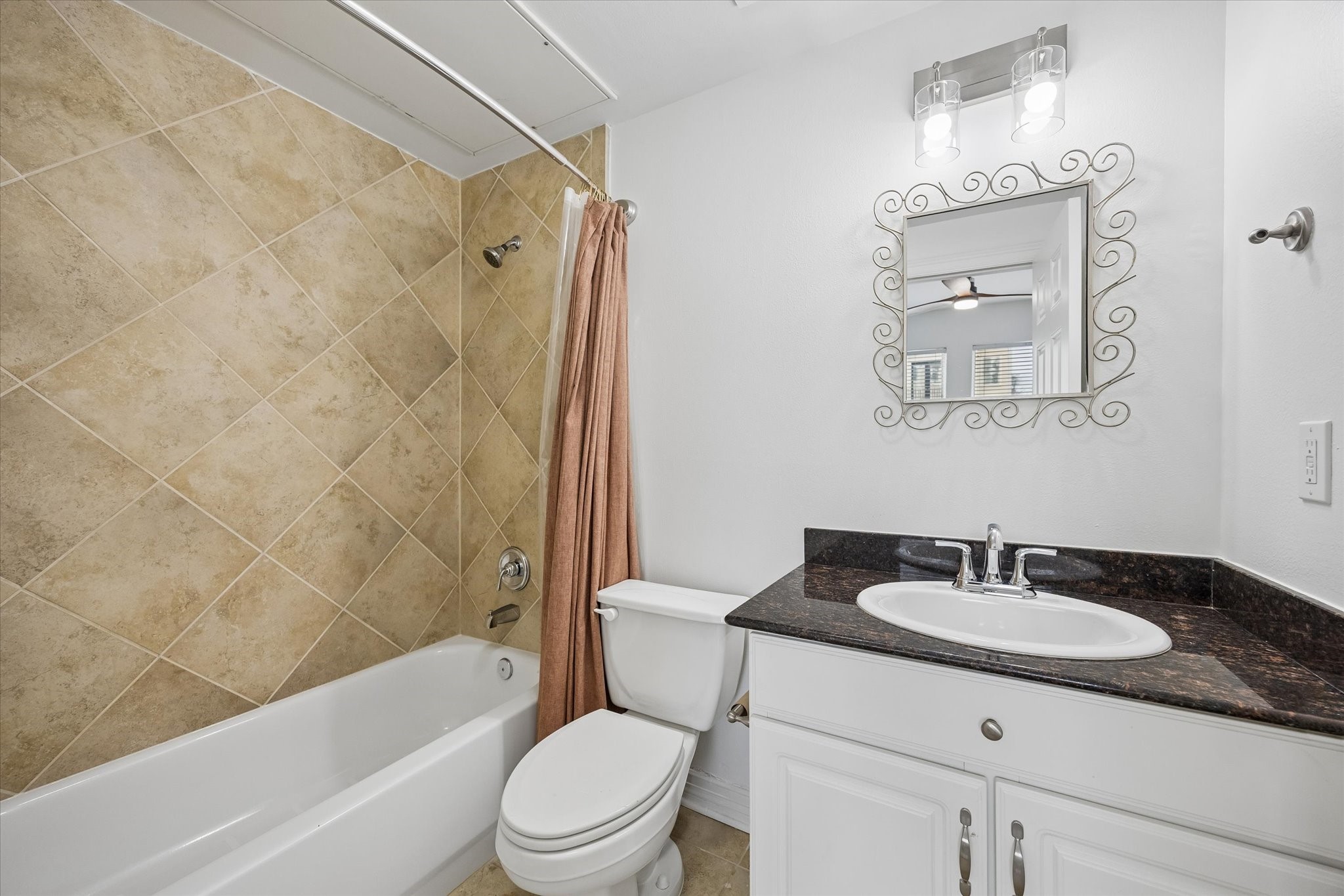 5503 Darling Street Property Photo 6