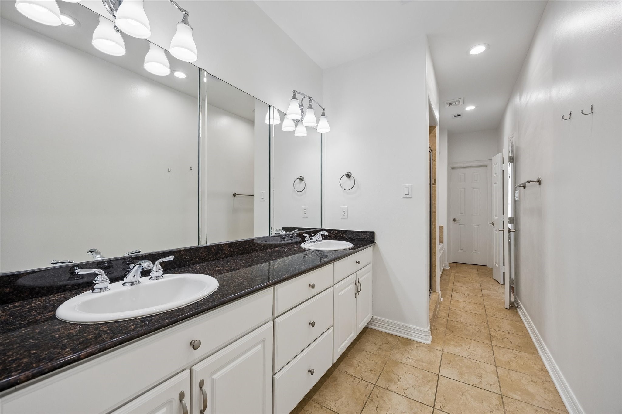5503 Darling Street Property Photo 14
