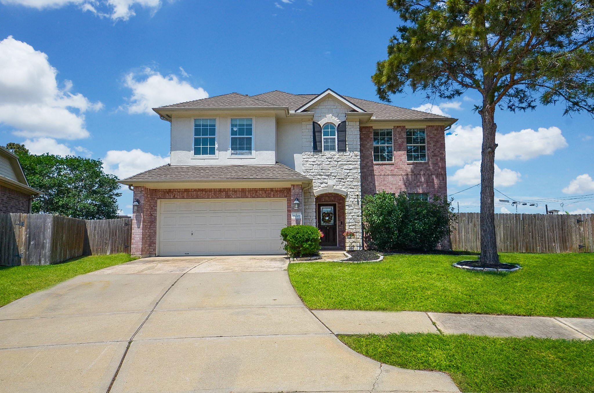 25202 Kelton Hills Lane Property Photo 1