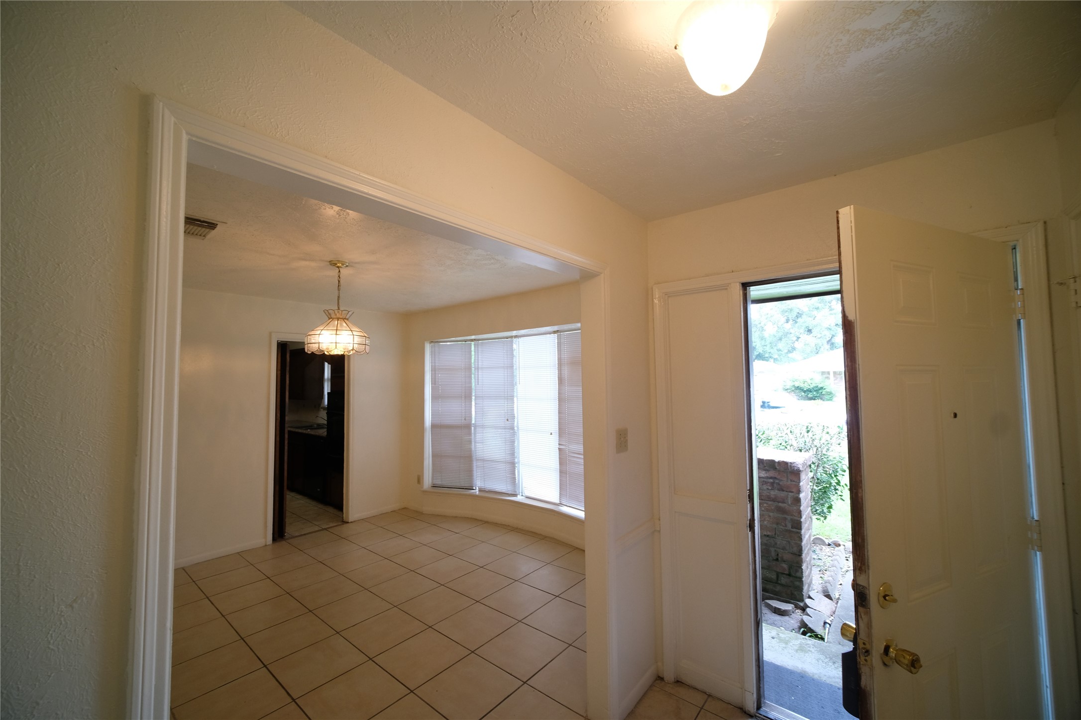 12327 Shannon Hill Property Photo 2