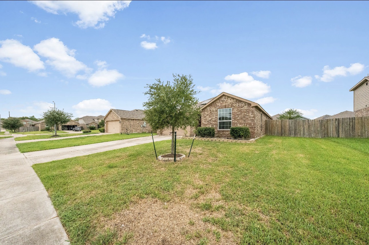 9507 Garnet Grove Drive Property Photo 2