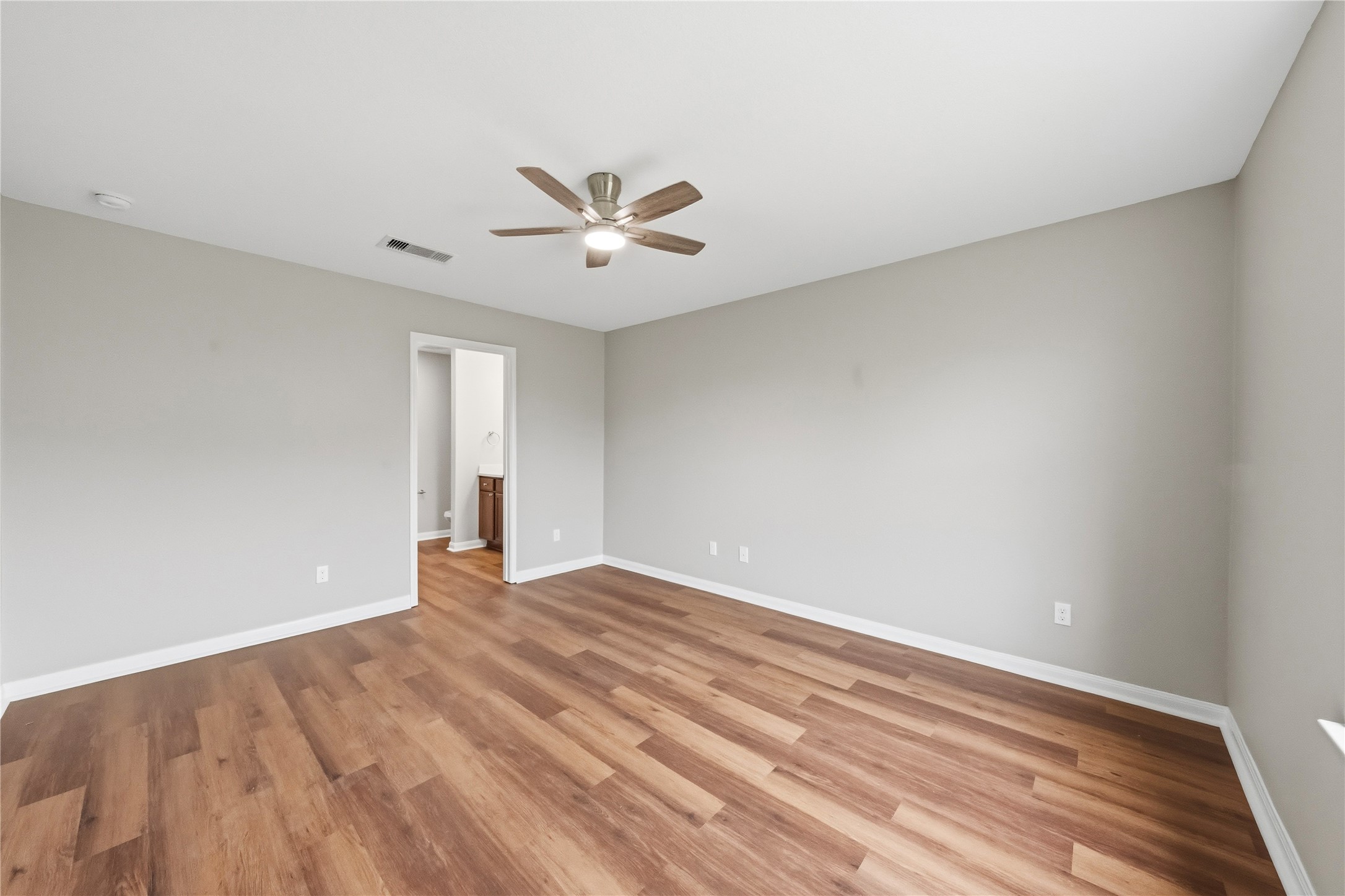 9507 Garnet Grove Drive Property Photo 9