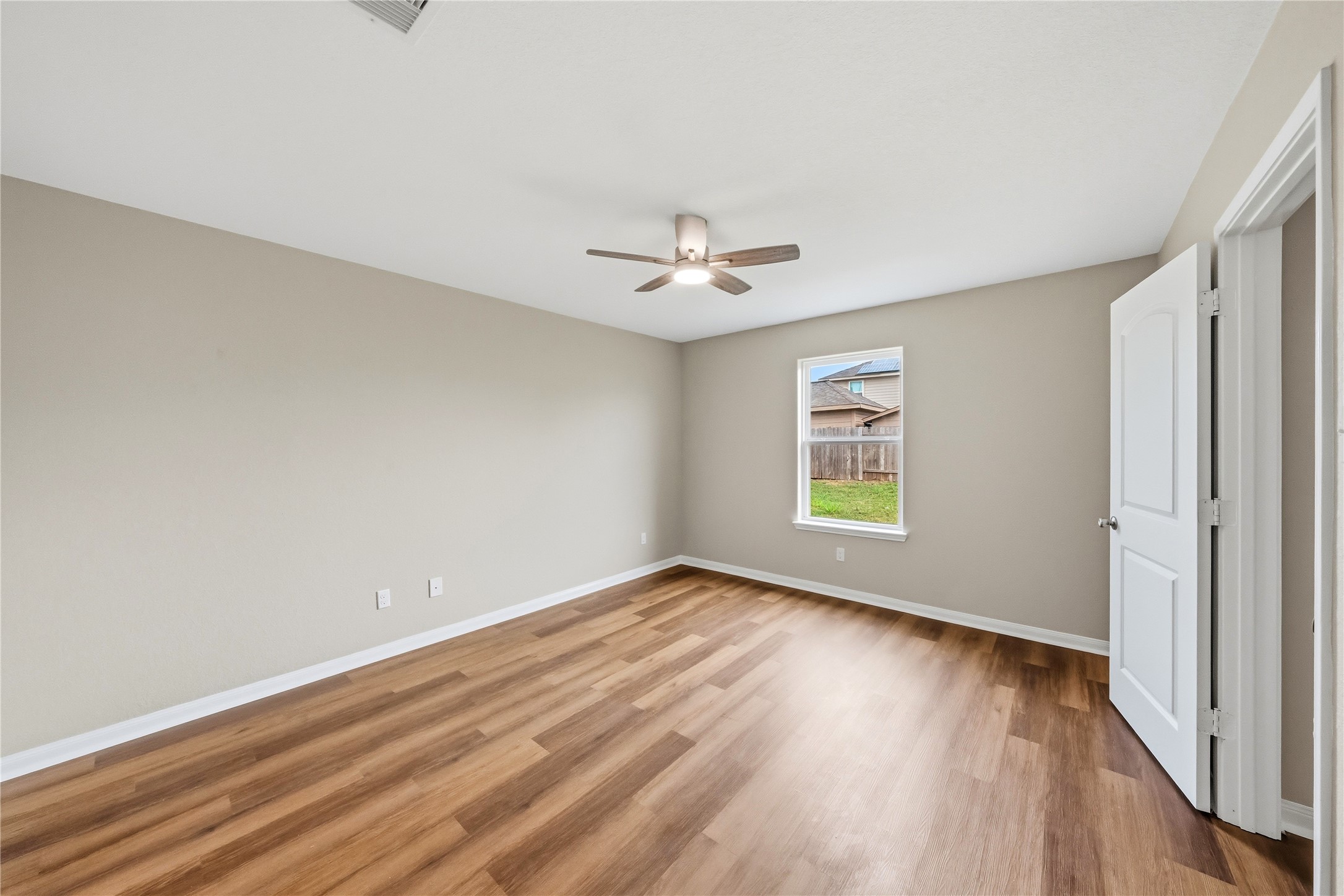 9507 Garnet Grove Drive Property Photo 10
