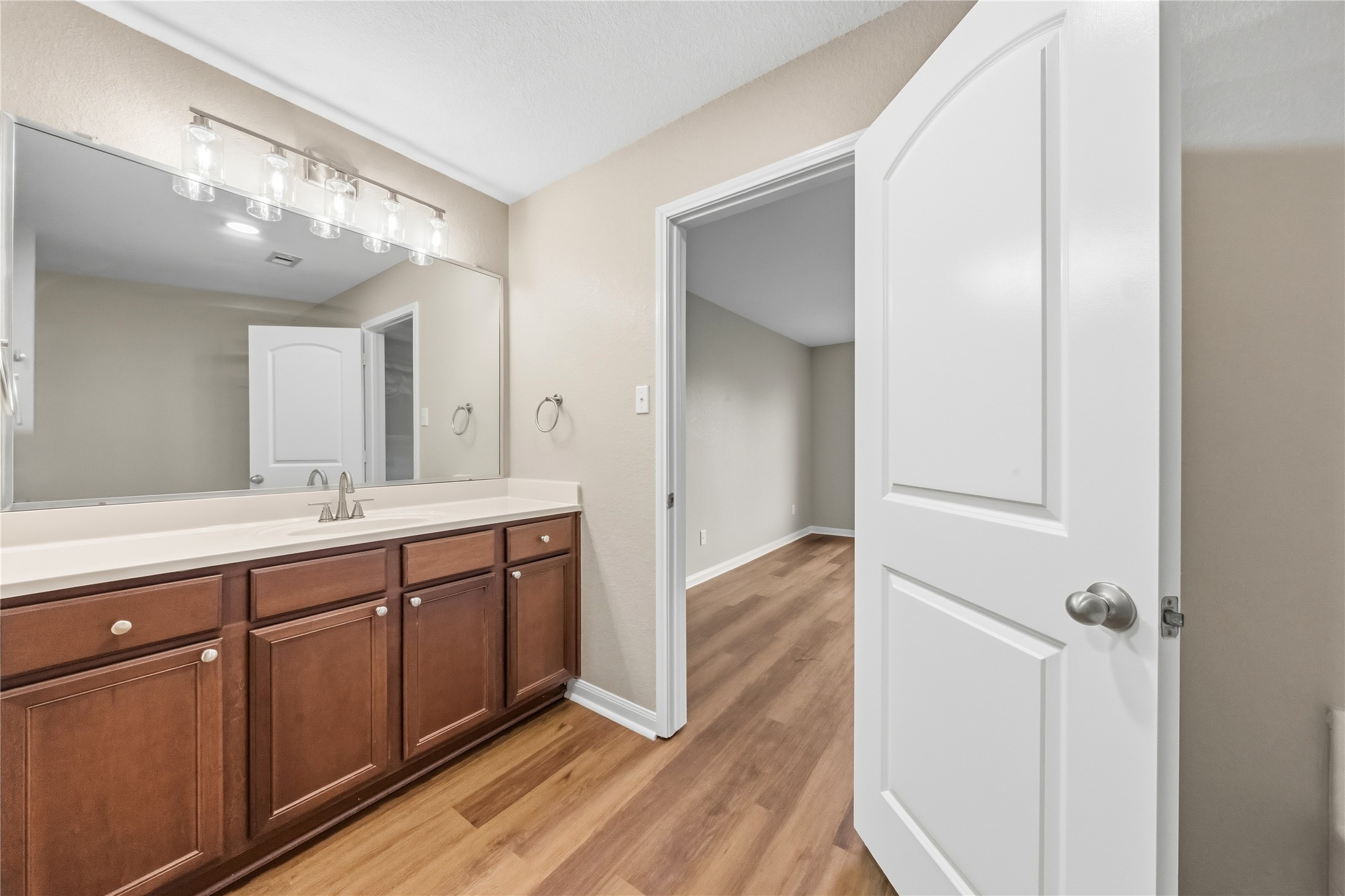 9507 Garnet Grove Drive Property Photo 12