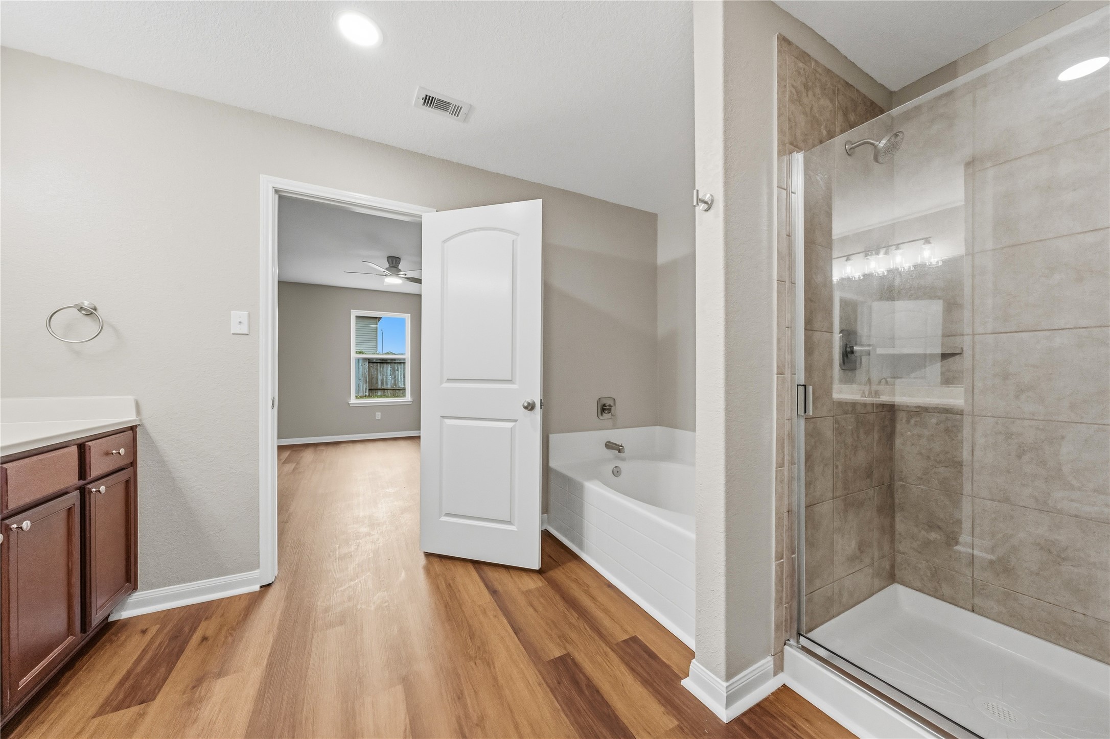 9507 Garnet Grove Drive Property Photo 13