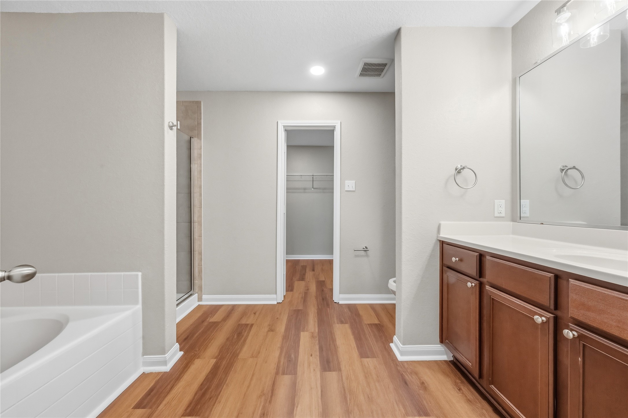 9507 Garnet Grove Drive Property Photo 16