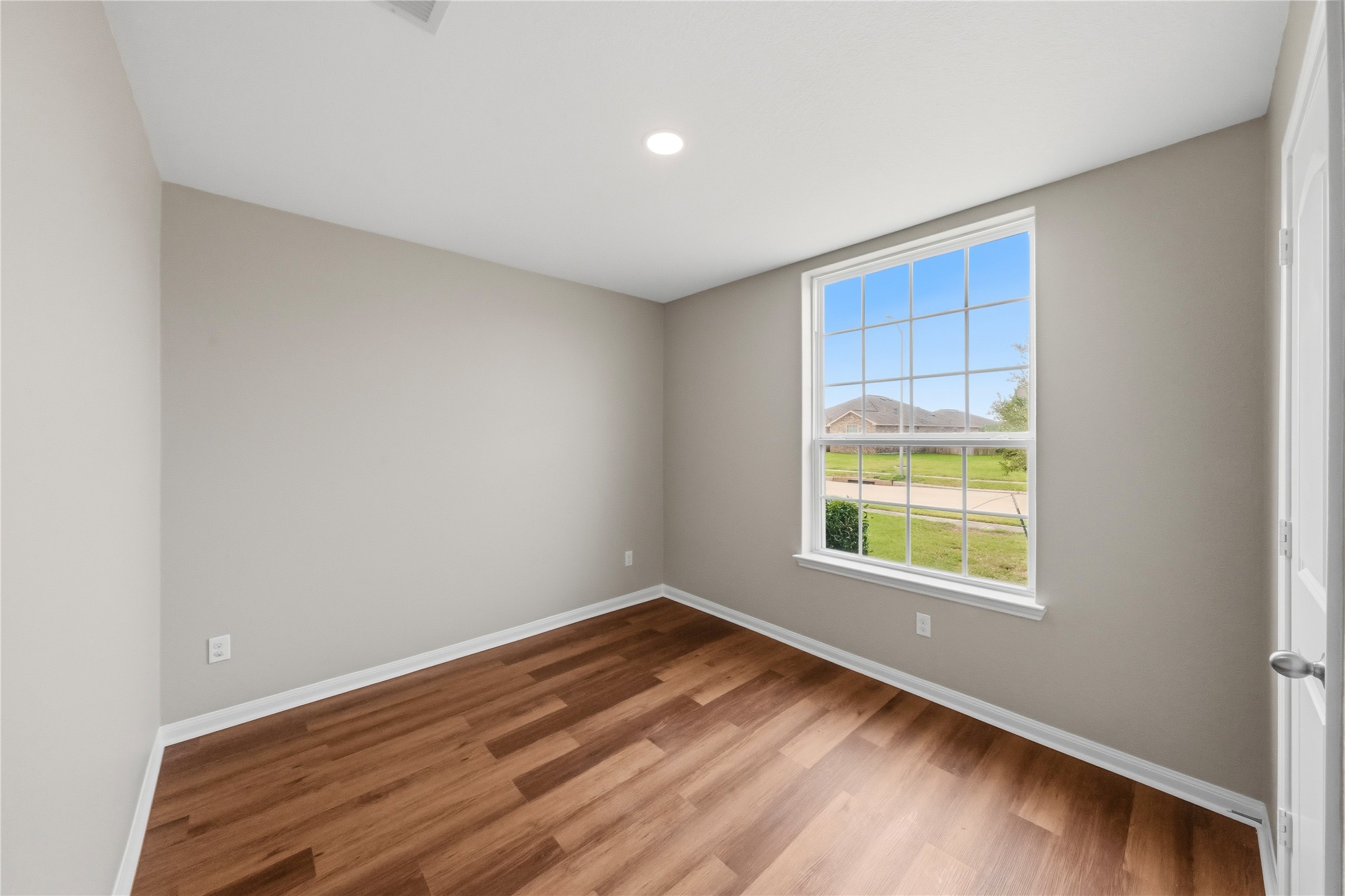 9507 Garnet Grove Drive Property Photo 19