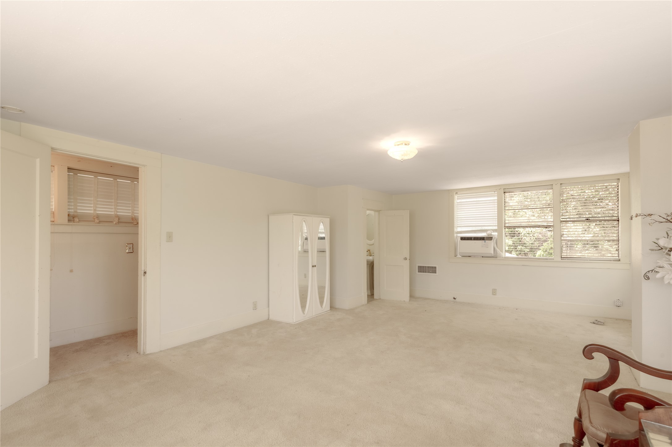 100 W Caroline Street Property Photo 31