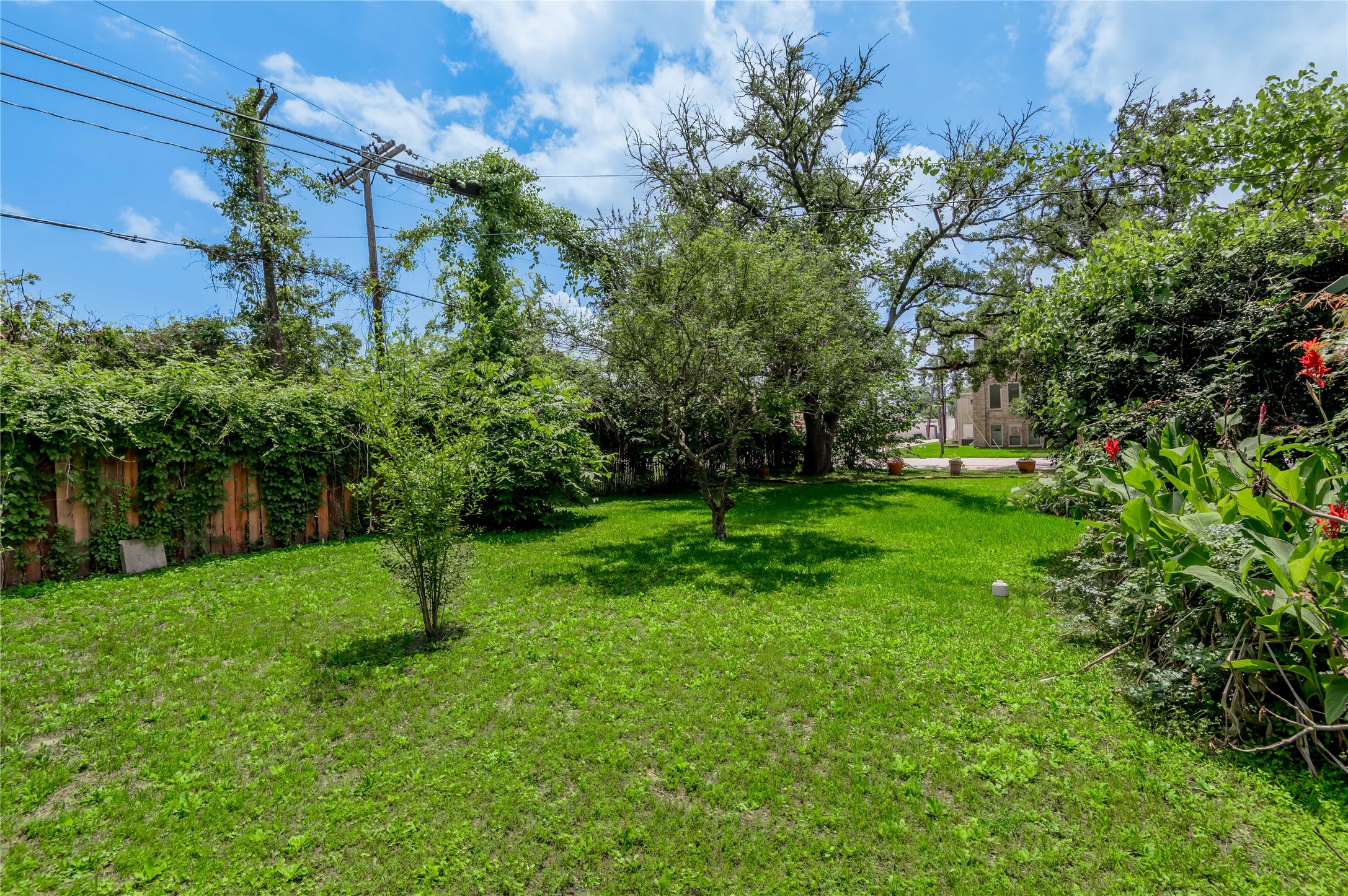 100 W Caroline Street Property Photo 39