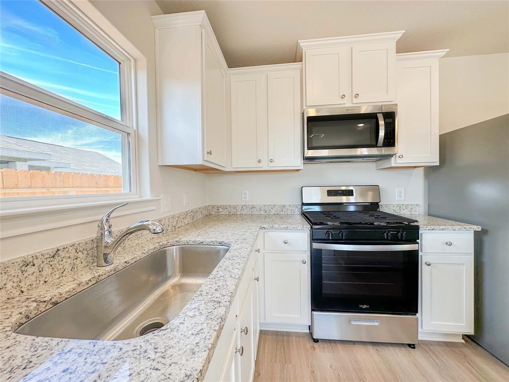 16322 Sweet Grove Drive Property Photo 10