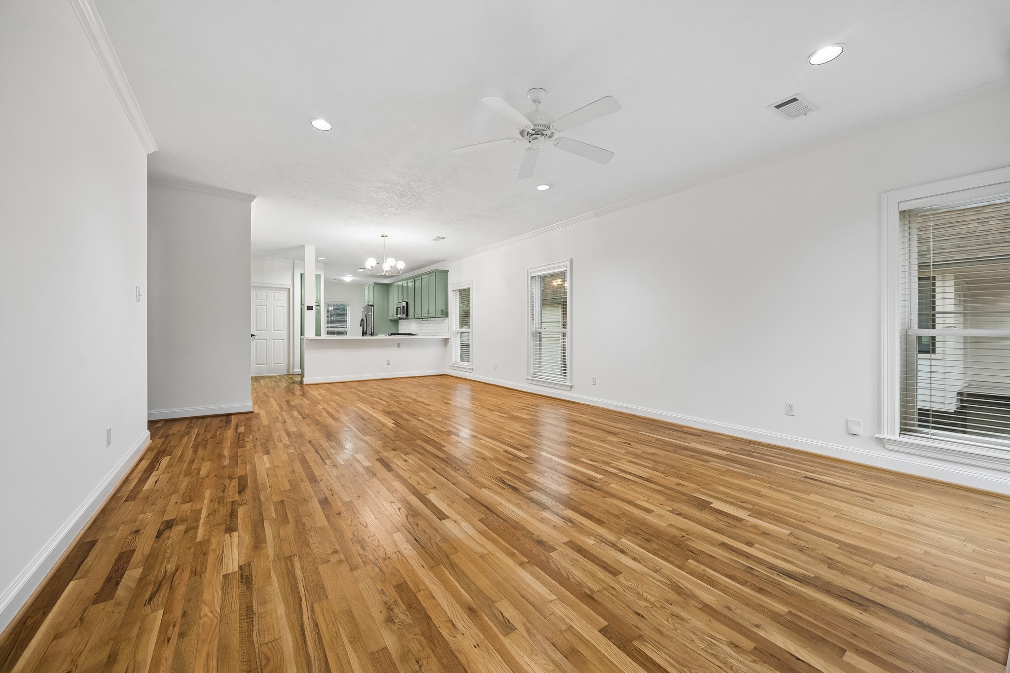 911 Birdsall Street Property Photo 6