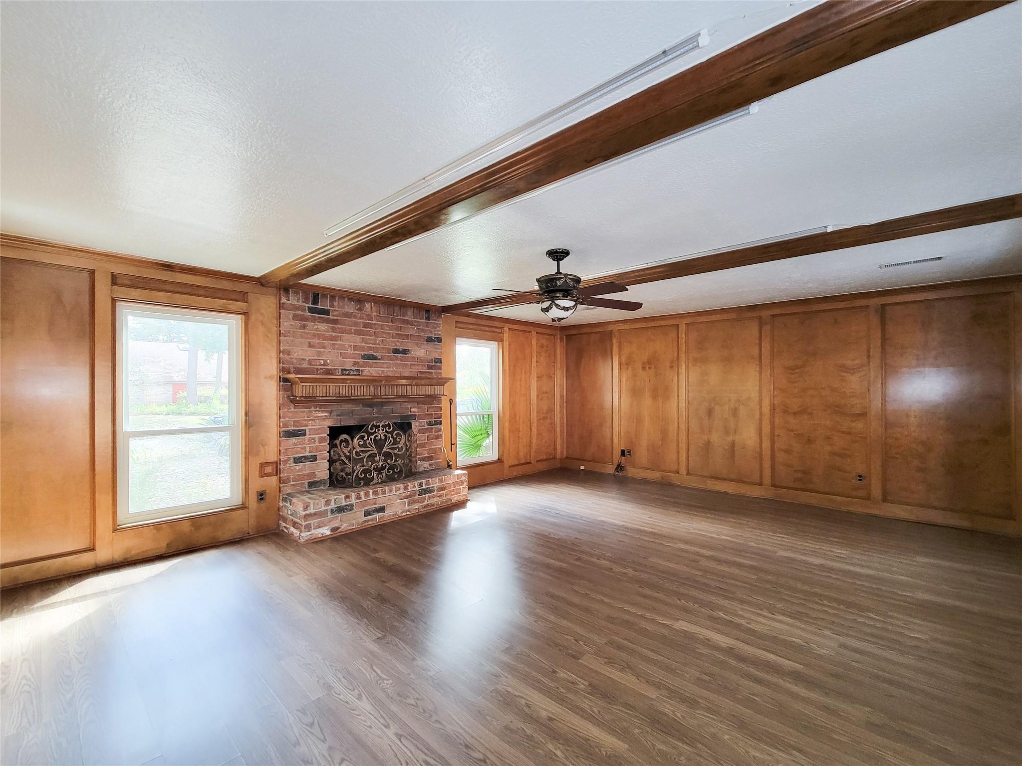 2055 Riverlawn Property Photo 5