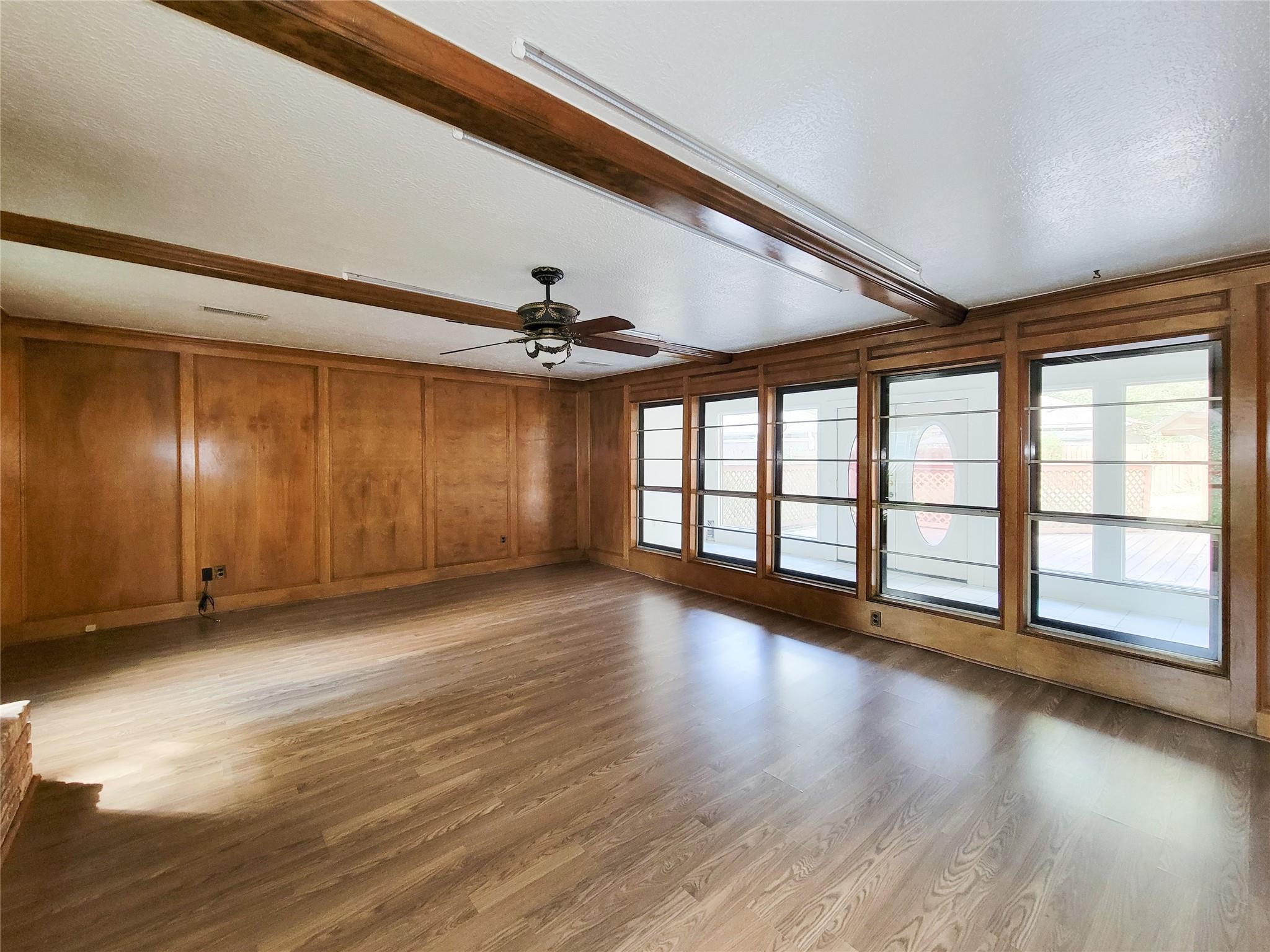 2055 Riverlawn Property Photo 6