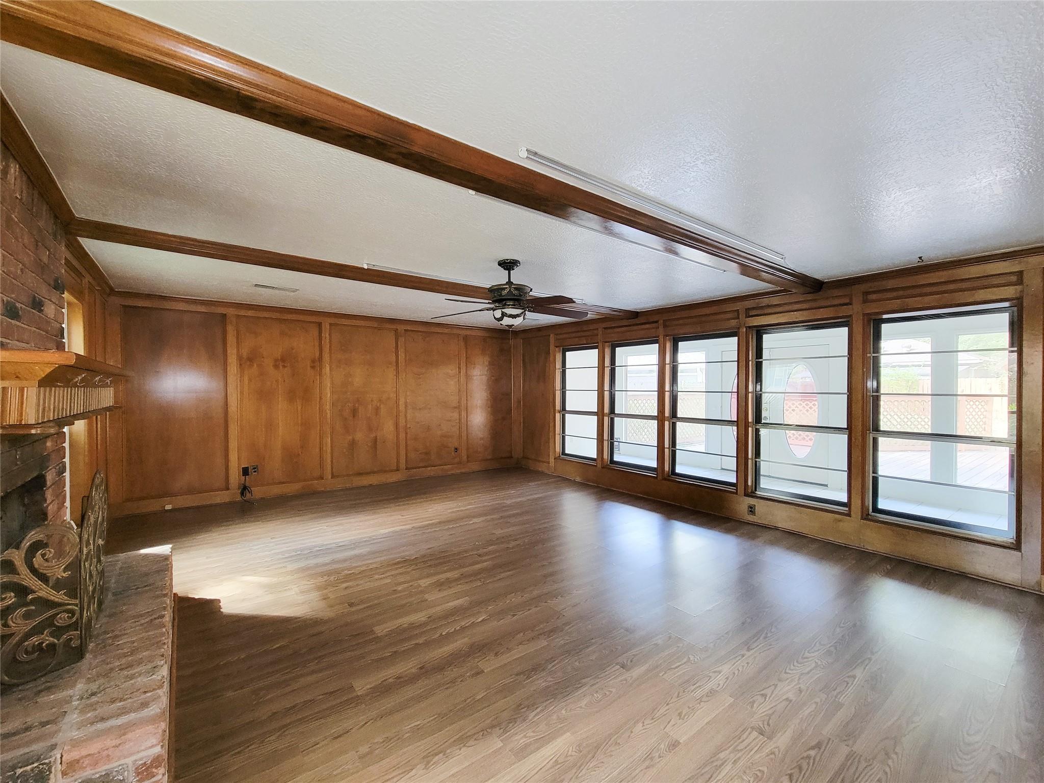 2055 Riverlawn Property Photo 7