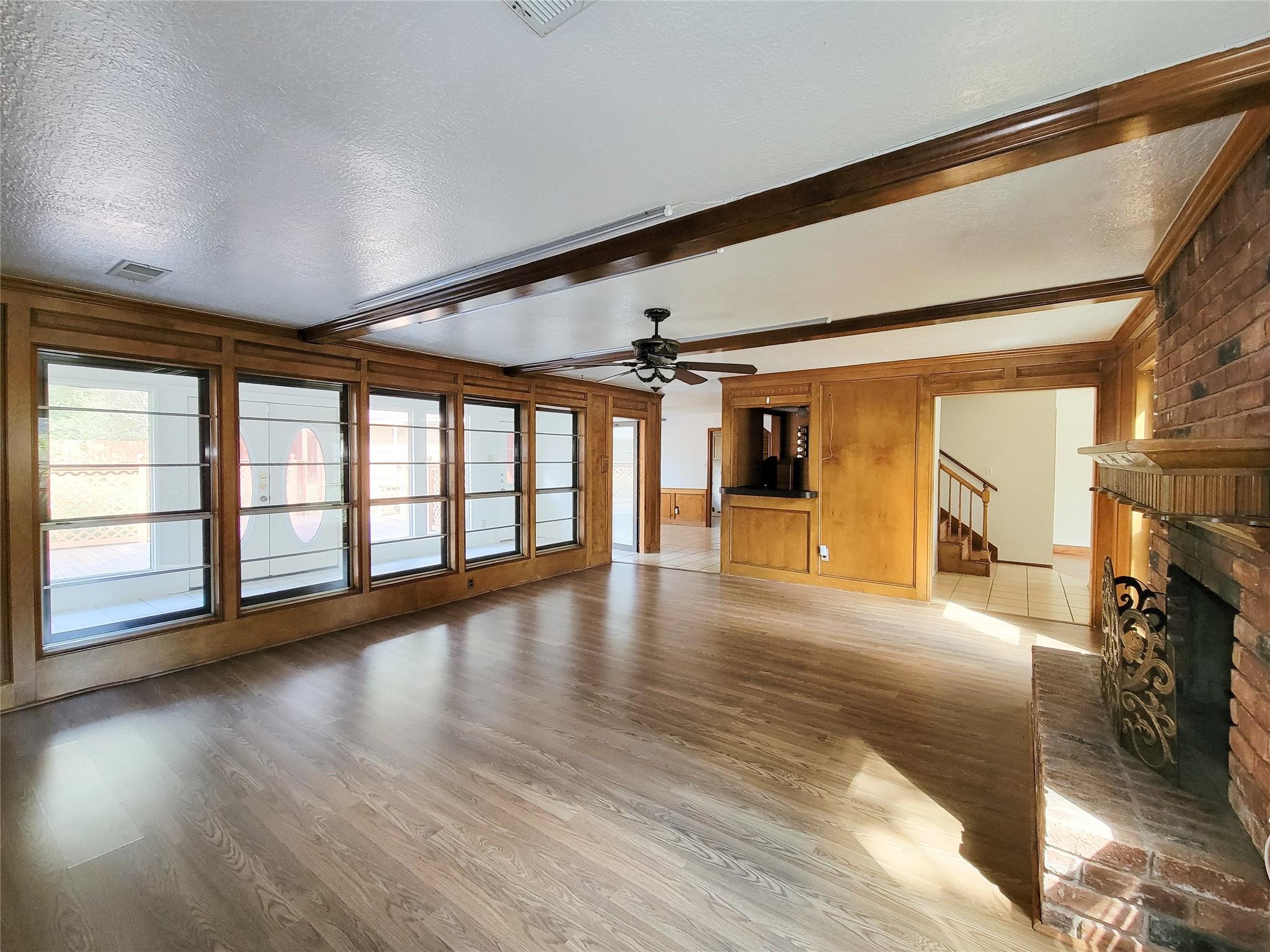 2055 Riverlawn Property Photo 8