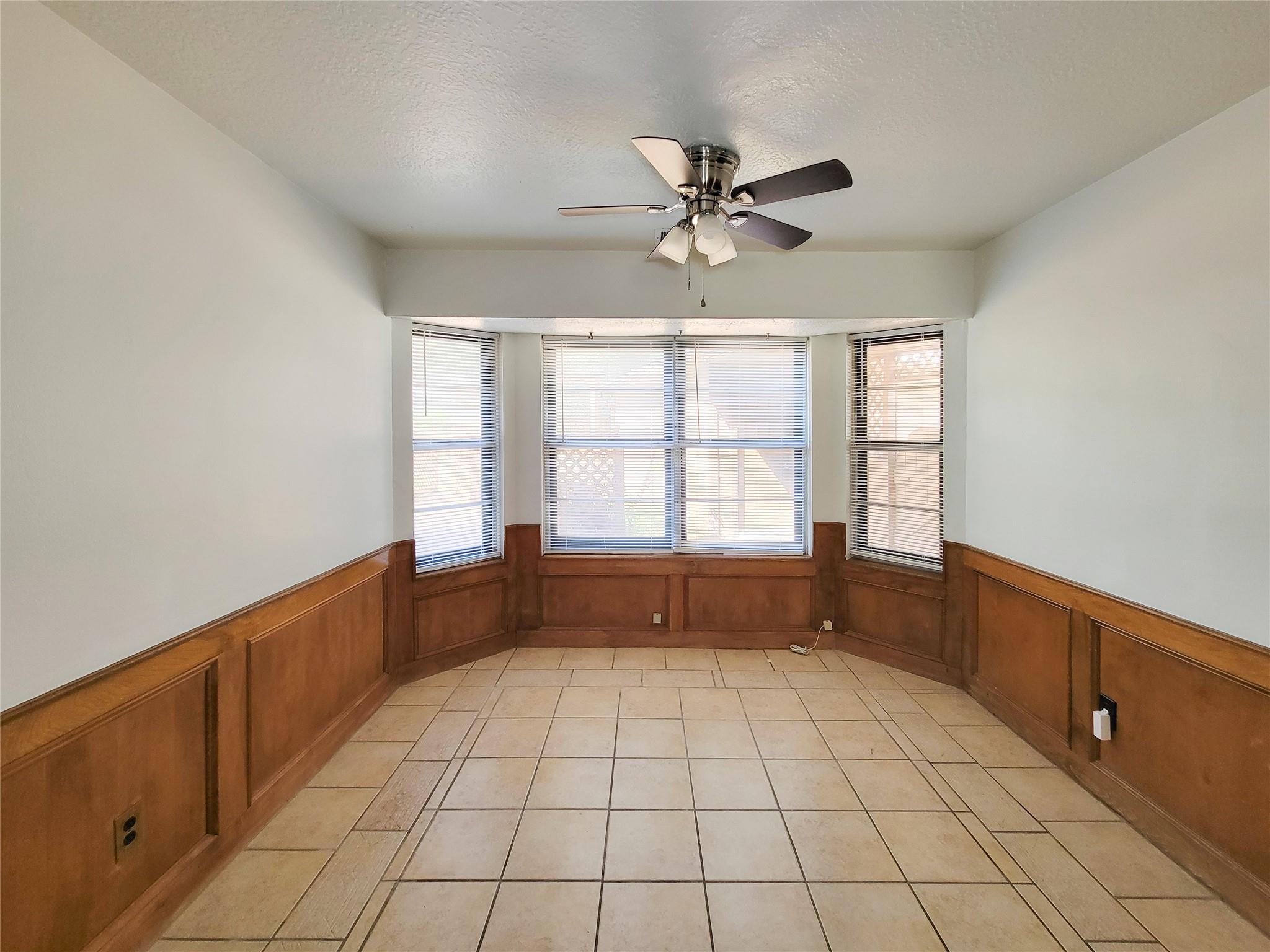 2055 Riverlawn Property Photo 12