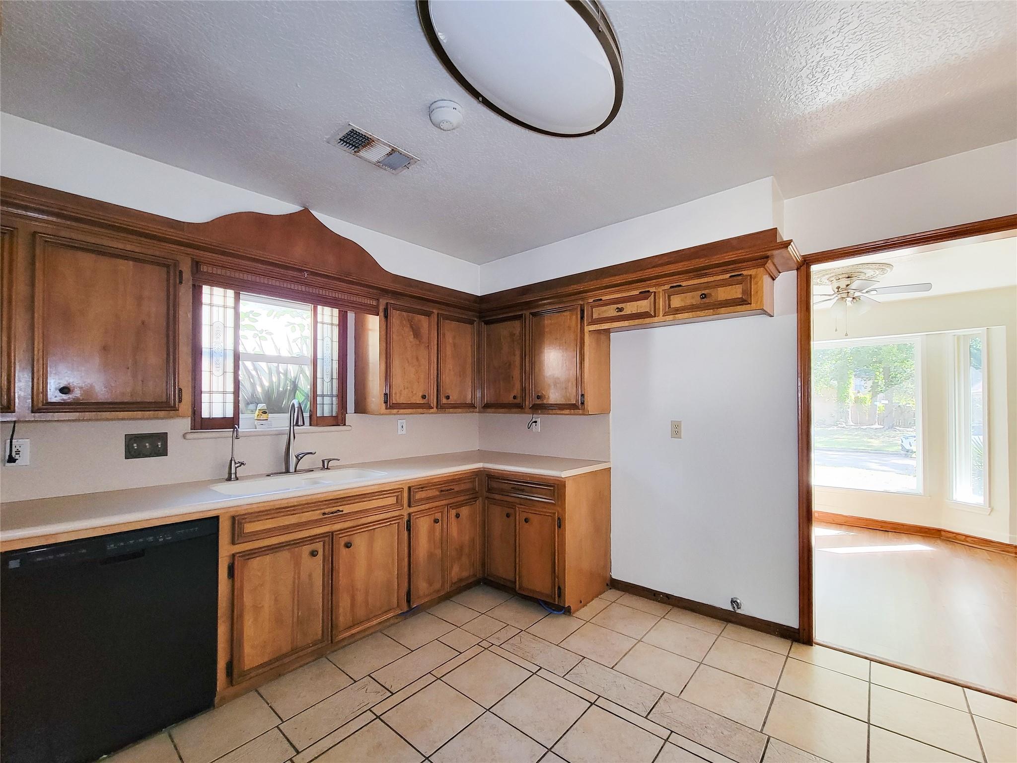 2055 Riverlawn Property Photo 16