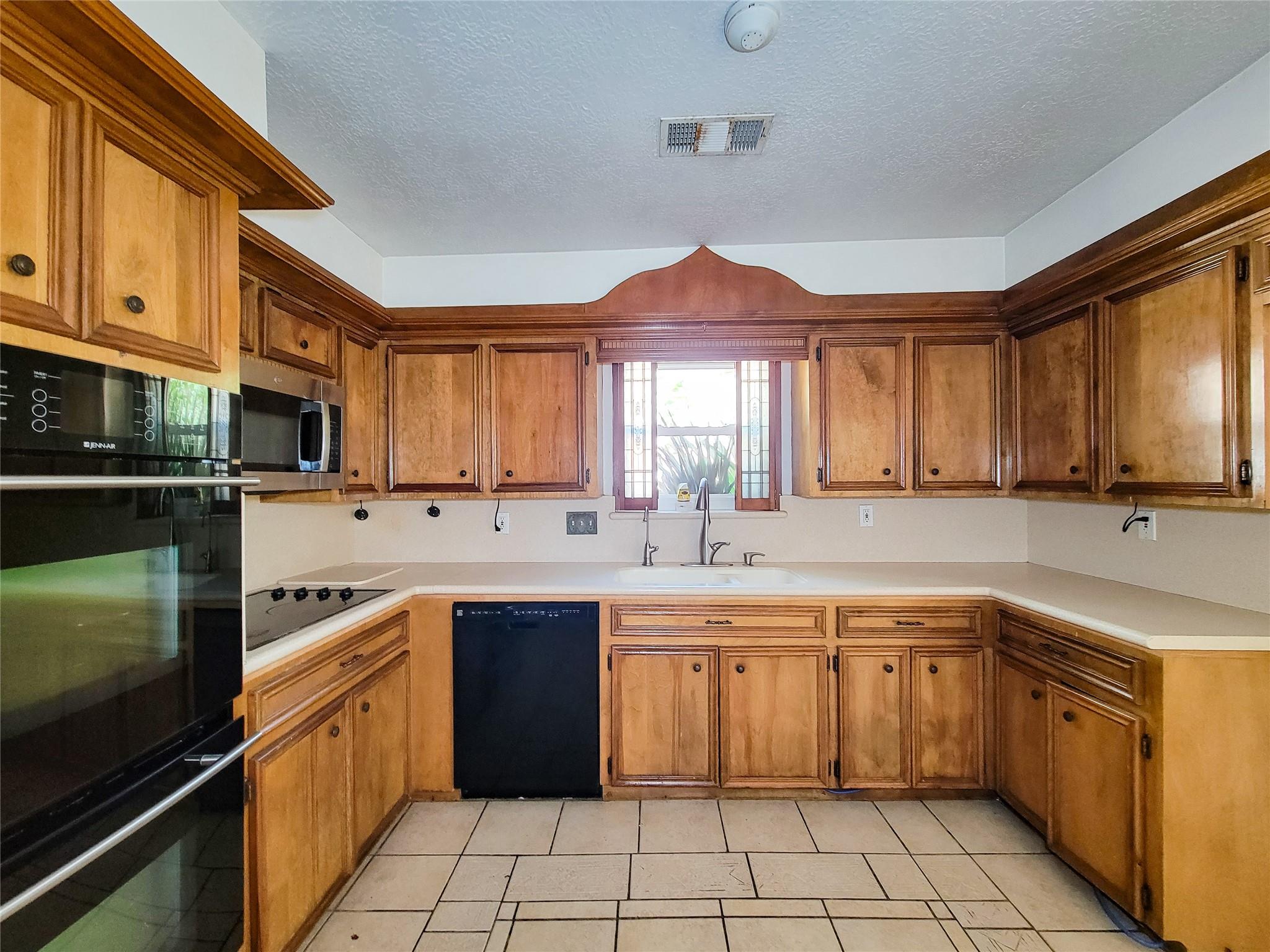 2055 Riverlawn Property Photo 17