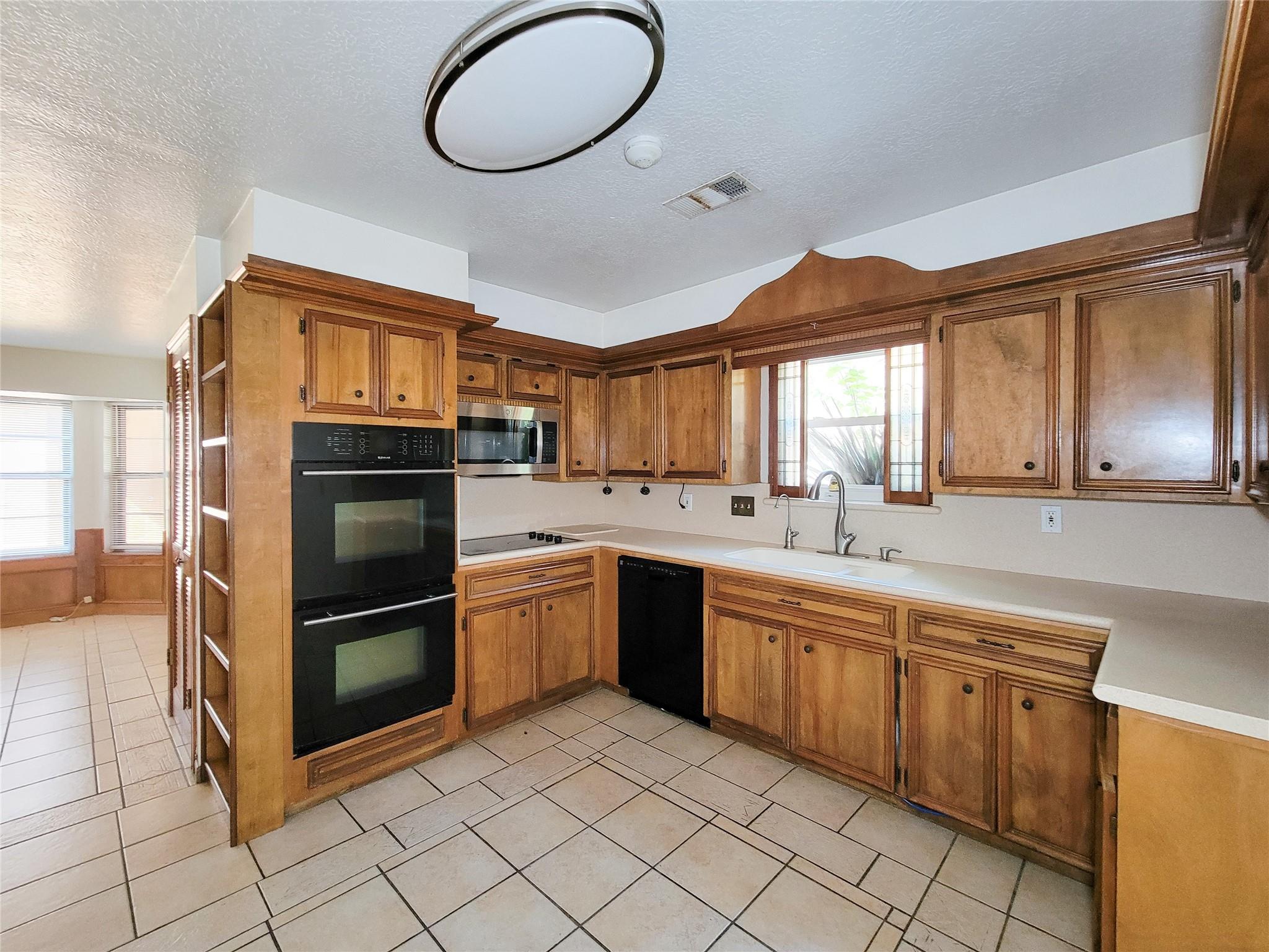 2055 Riverlawn Property Photo 18