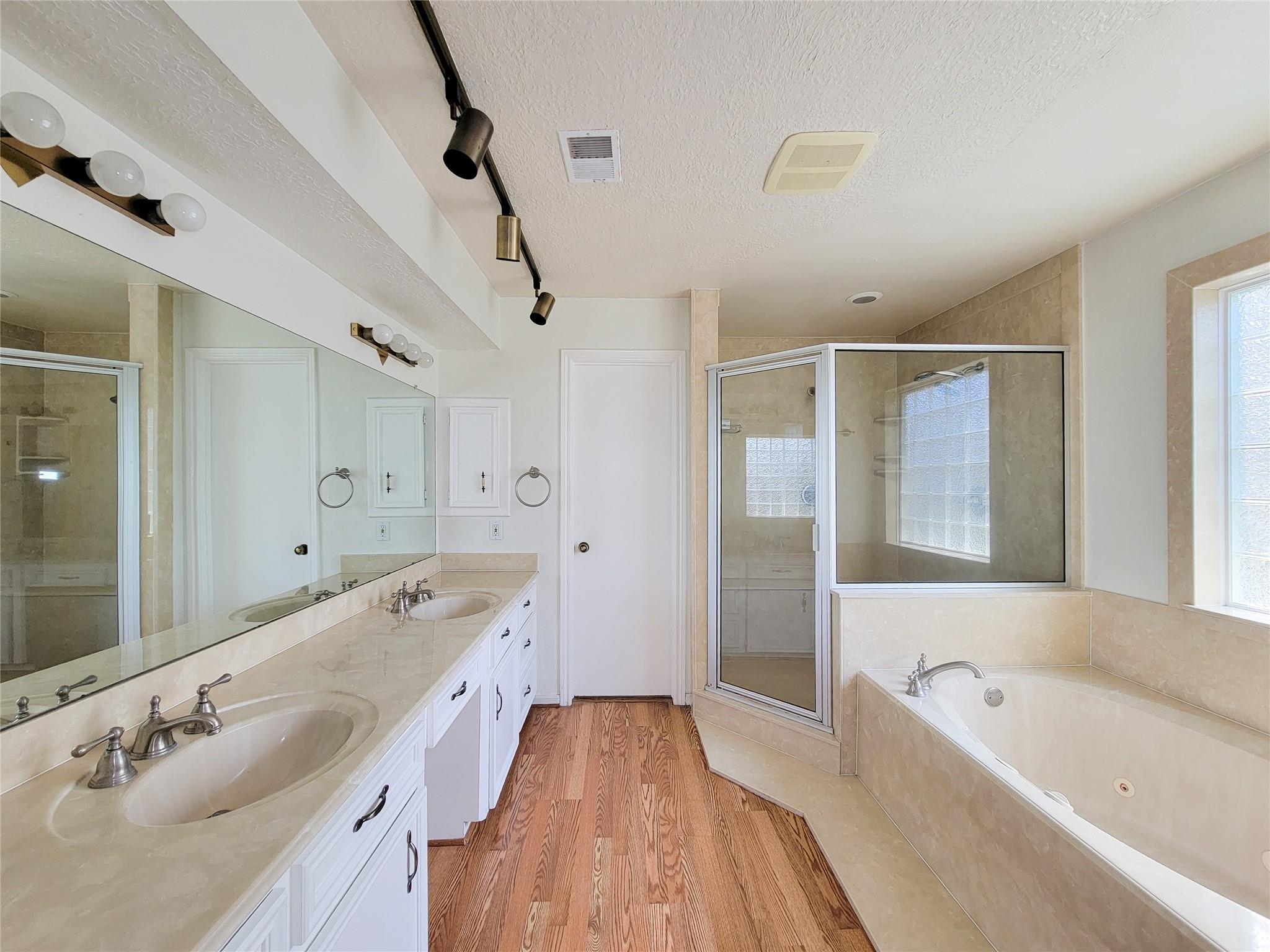 2055 Riverlawn Property Photo 31